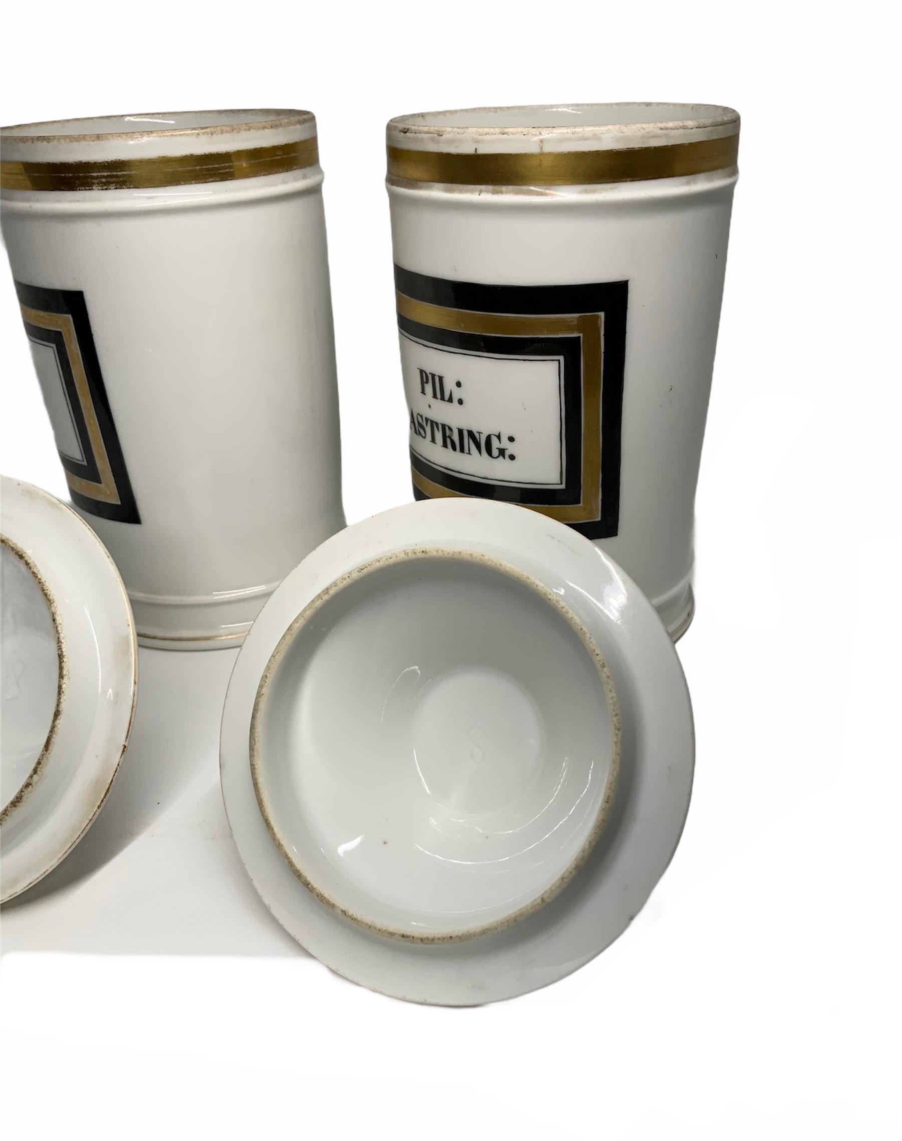 Set of White Porcelain Apothecary Jars In Good Condition In Guaynabo, PR
