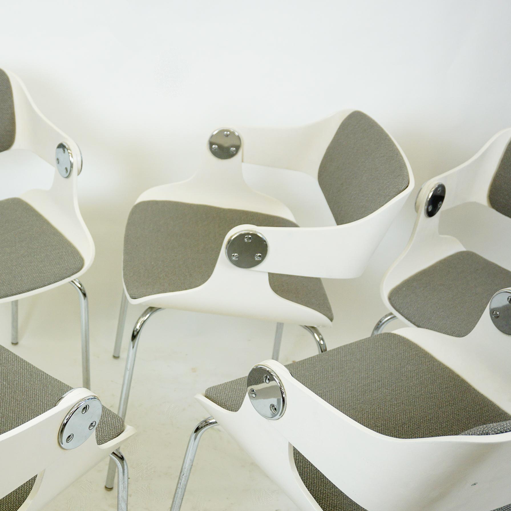 Chaise blanche de l'ère spatiale et tissu gris d'Eugen Schmidt, Allemagne en vente 3