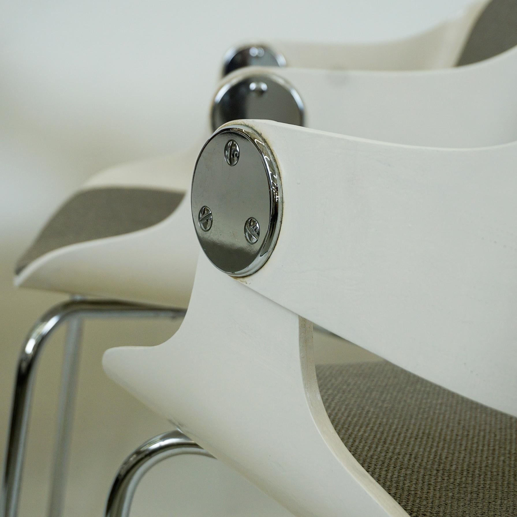 Chaise blanche de l'ère spatiale et tissu gris d'Eugen Schmidt, Allemagne en vente 5