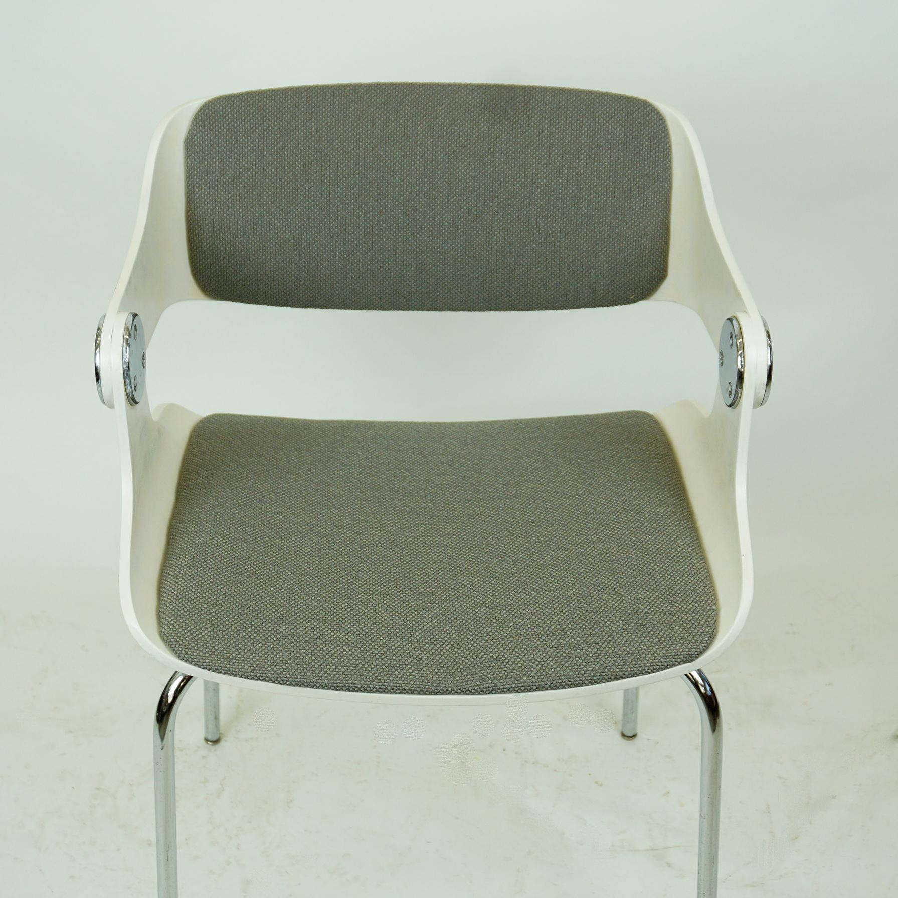 Chaise blanche de l'ère spatiale et tissu gris d'Eugen Schmidt, Allemagne en vente 8