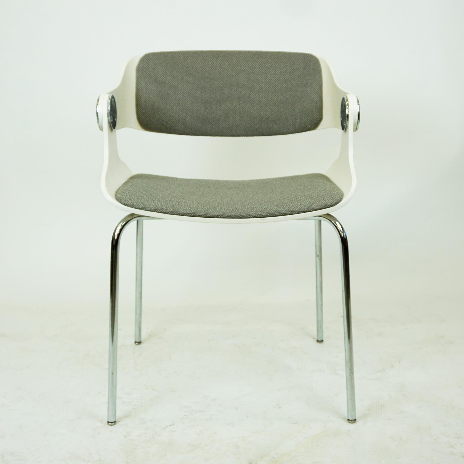 Chaise blanche de l'ère spatiale et tissu gris d'Eugen Schmidt, Allemagne en vente 1
