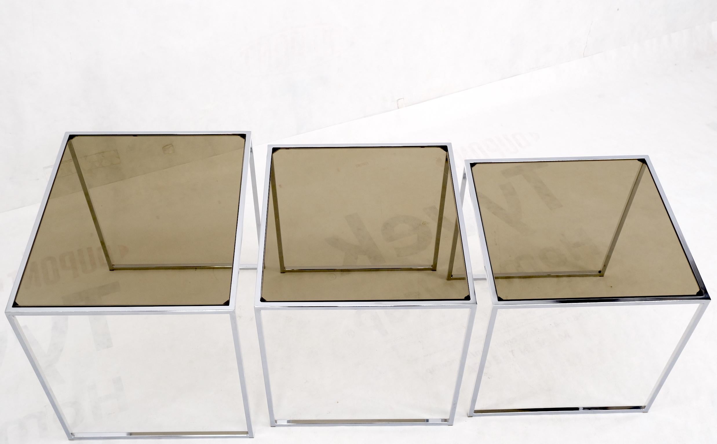 Set of Wide Rectangle Shape Chrome & Smoked Glass Nesting End Side Tables For Sale 10