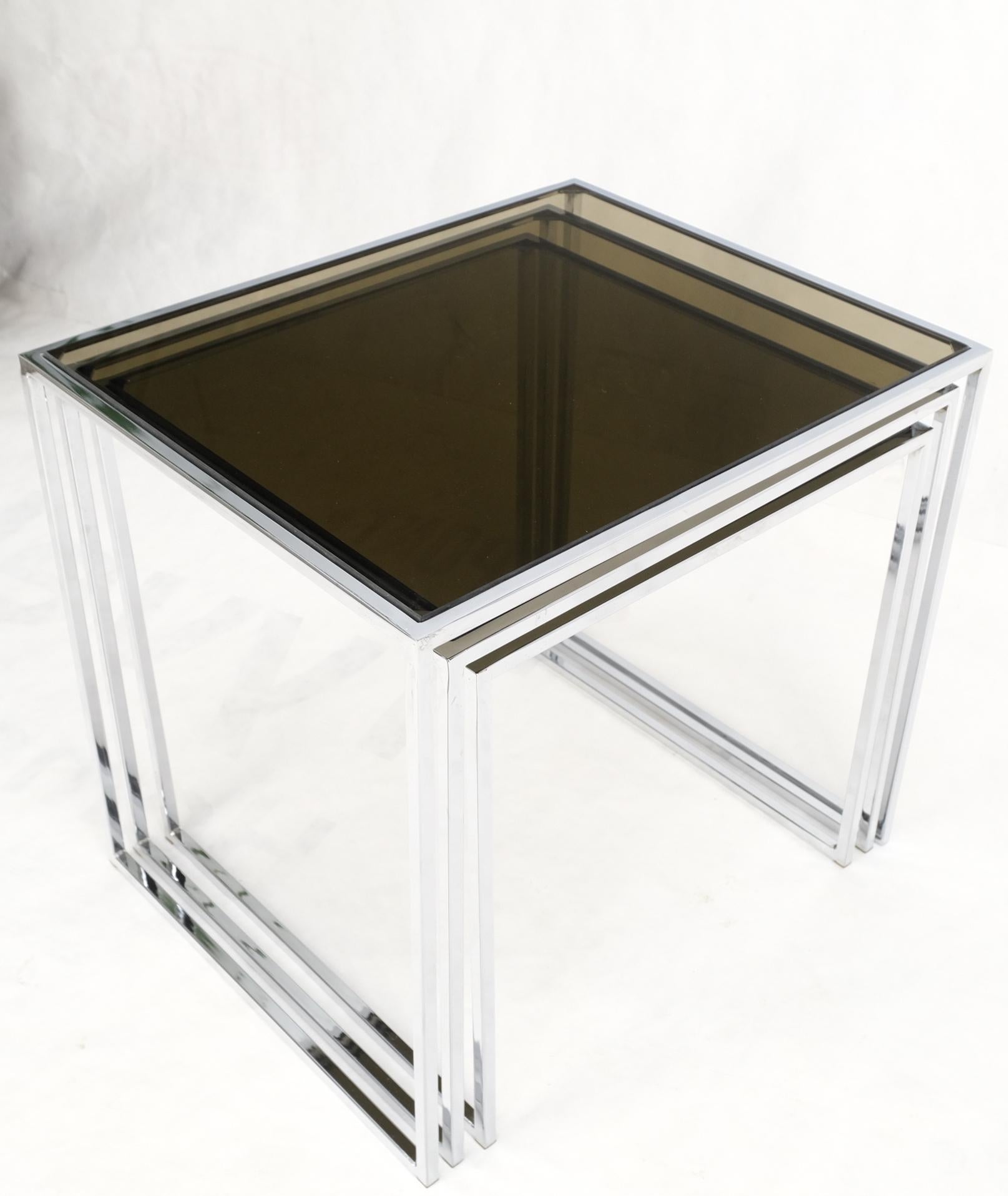 Mid-Century Modern Set of Wide Rectangle Shape Chrome & Smoked Glass Nesting End Side Tables For Sale