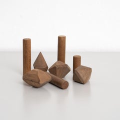 Satz geometrischer Holzmodelle im Bauhaus-Stil - Deutschland, CIRCA 1940