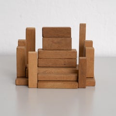 Satz geometrischer Holzmodelle im Bauhaus-Stil - Deutschland, CIRCA 1940
