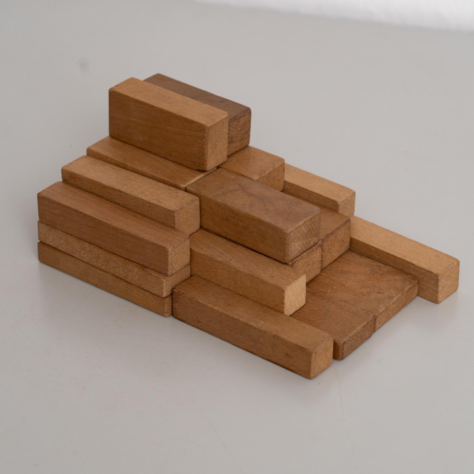 Legno Set di modelli geometrici in legno, stile Bauhaus - Germania, circa 1940 in vendita