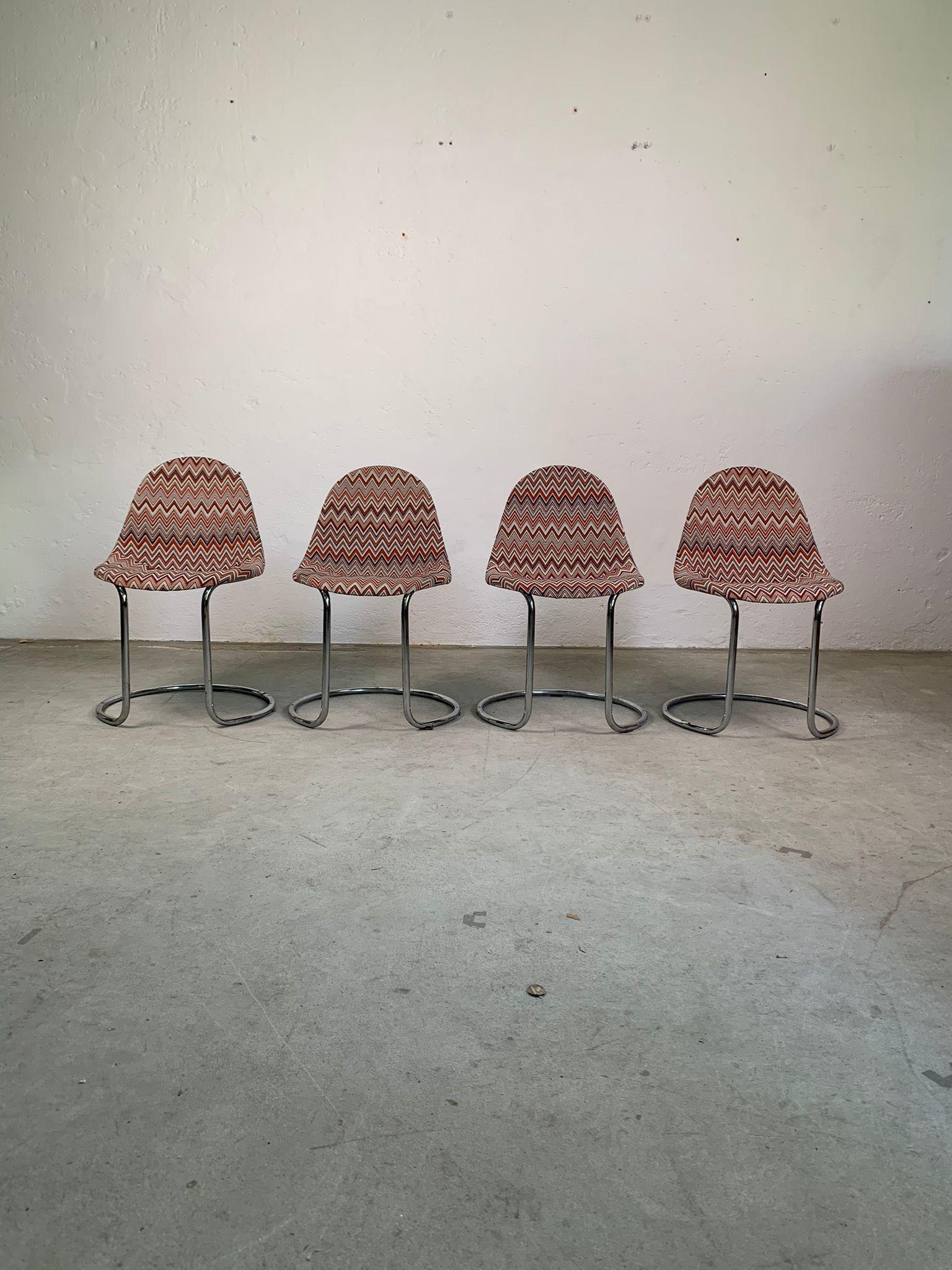 Set of wooden table and four Maya chairs by Giotto Stoppino for Bernini, 1970s 4
