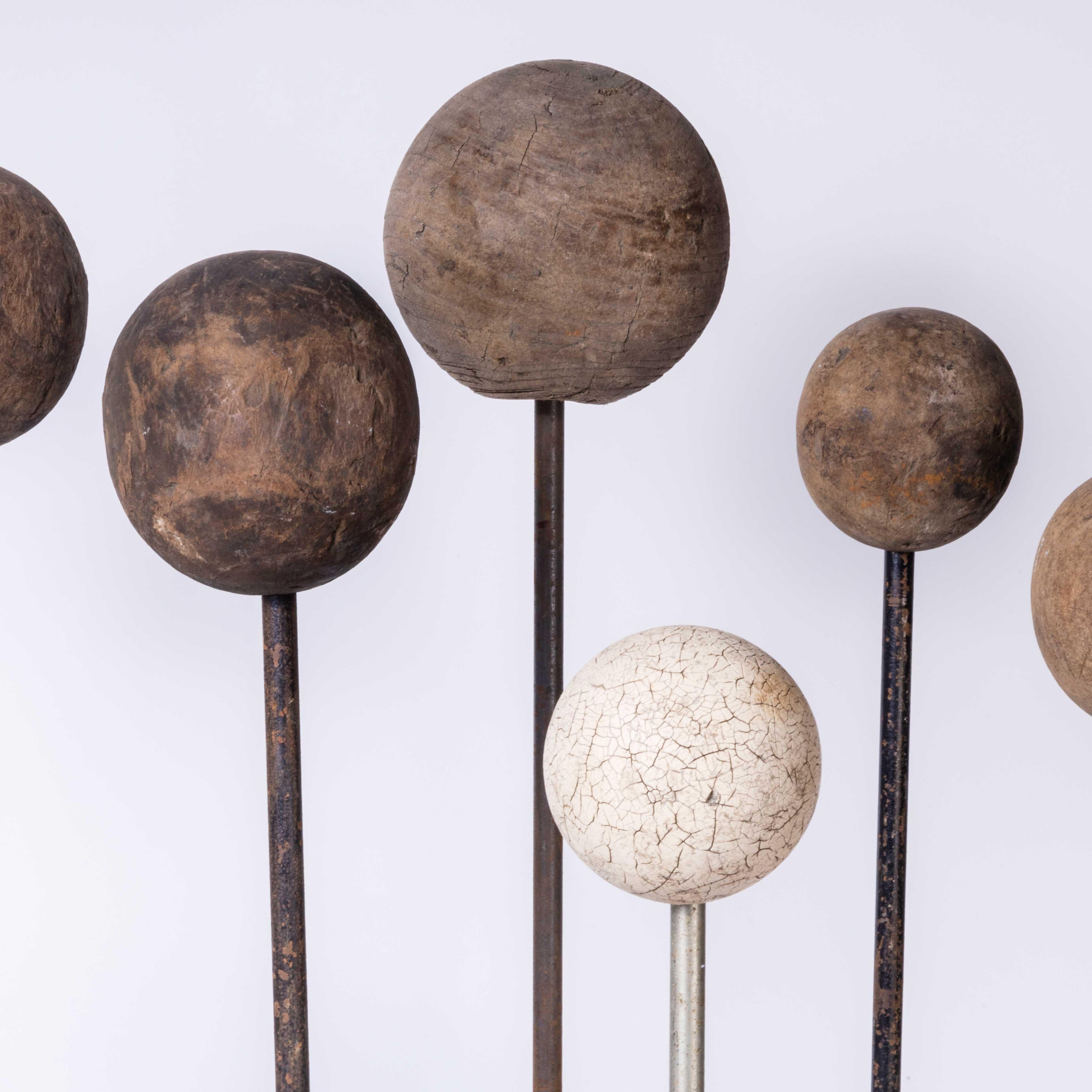 Set of Wooden Vintage Juggling Balls In Good Condition In Hook, Hampshire