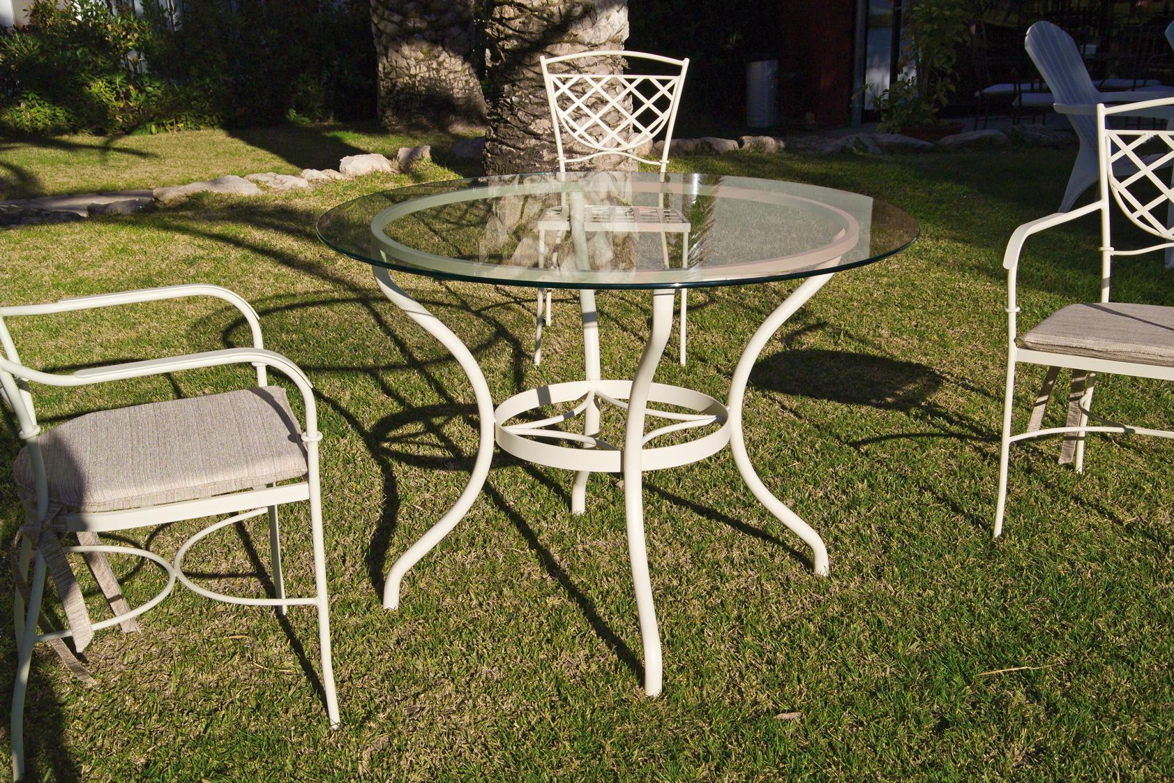 Set aus Schmiedeeisen-Esstisch und Sesseln, Garten- oder Terrassenmöbel (Land) im Angebot