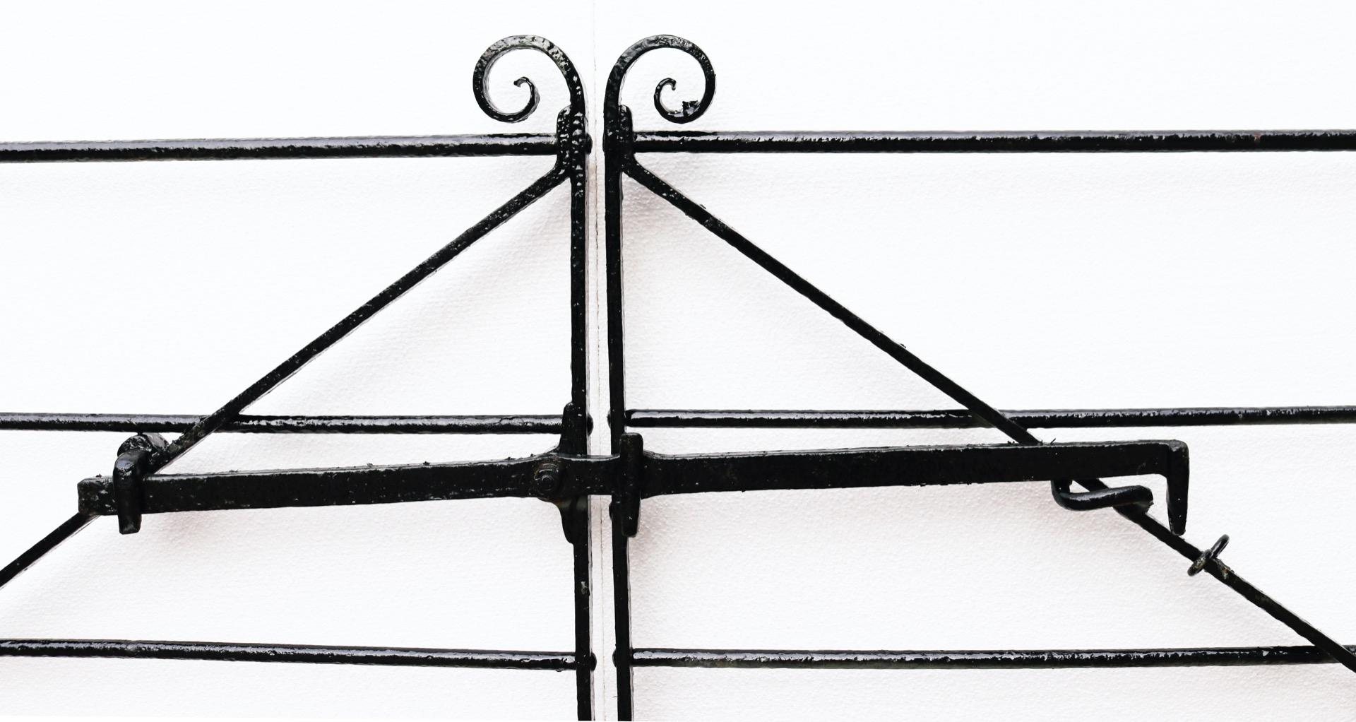 Set of Wrought Iron Driveway Gates In Good Condition For Sale In Wormelow, Herefordshire