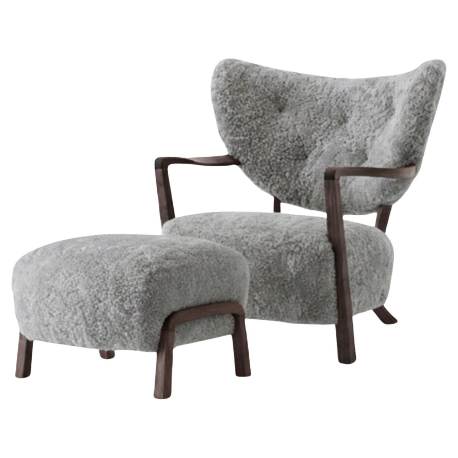 Set of Wulff 
Pouf in Sheepskin Scandinavian Grey 22 
Walnut for &Tradition For Sale