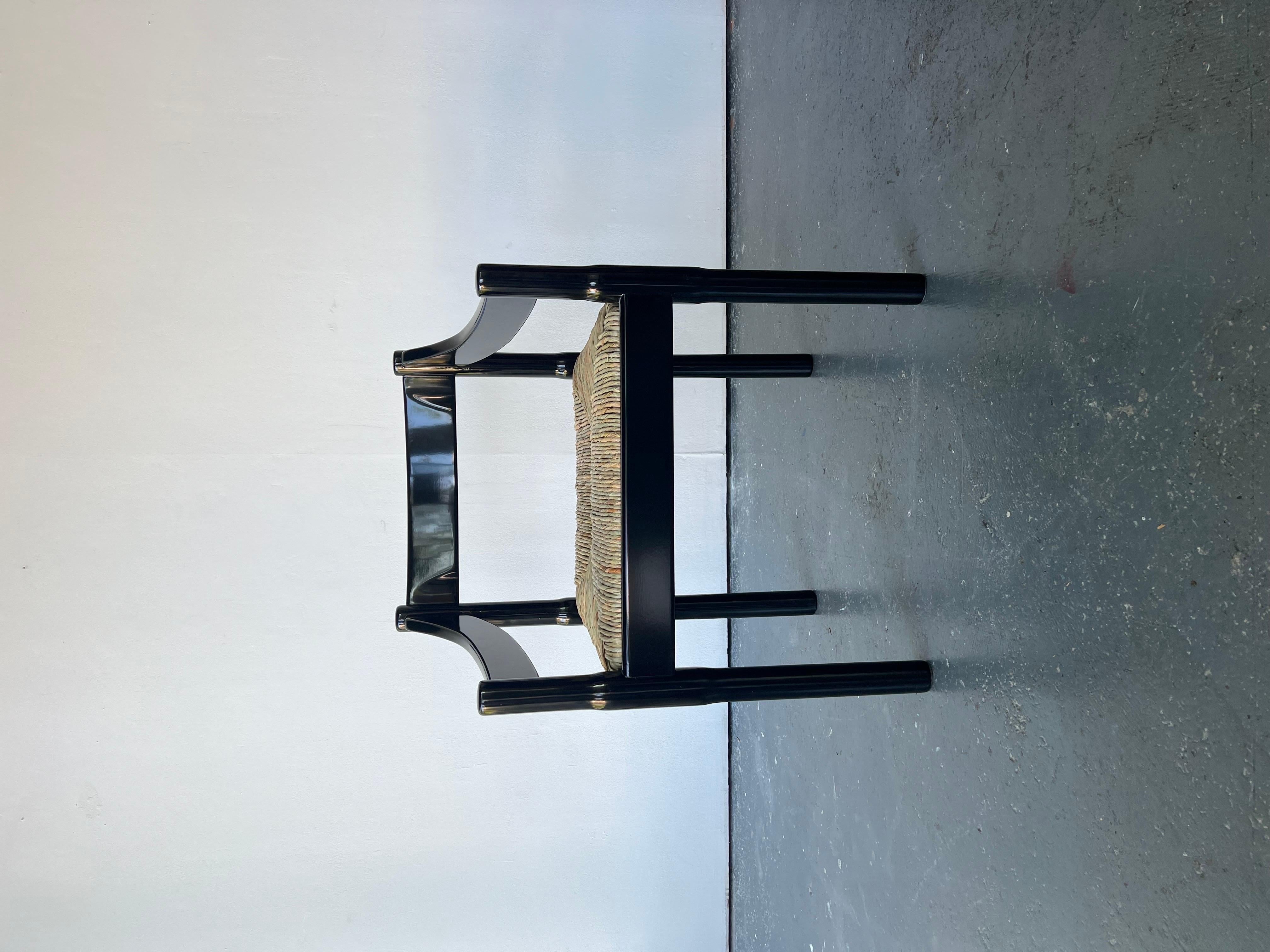 Hêtre Ensemble de 2 chaises Carimate Carver noires brillantes de Vico Magistretti  en vente