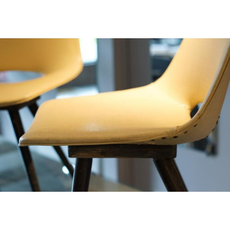 Ensemble de chaises jaunes par Pierre Guariche, années 1950

Vintage Design
Découvrez ce magnifique lot de chaises 