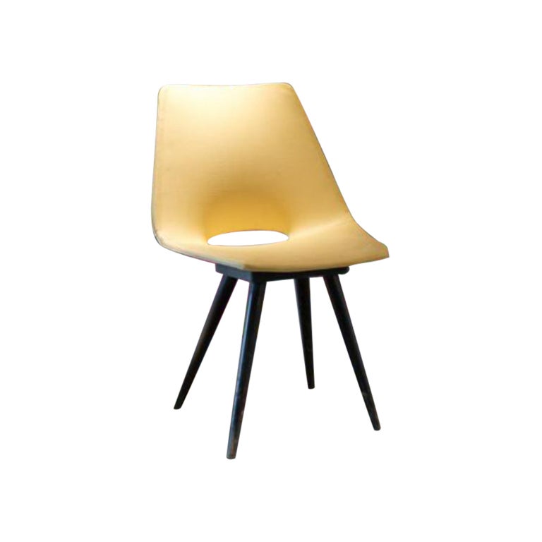Ensemble de chaises jaunes par Pierre Guariche, années 1950 en vente