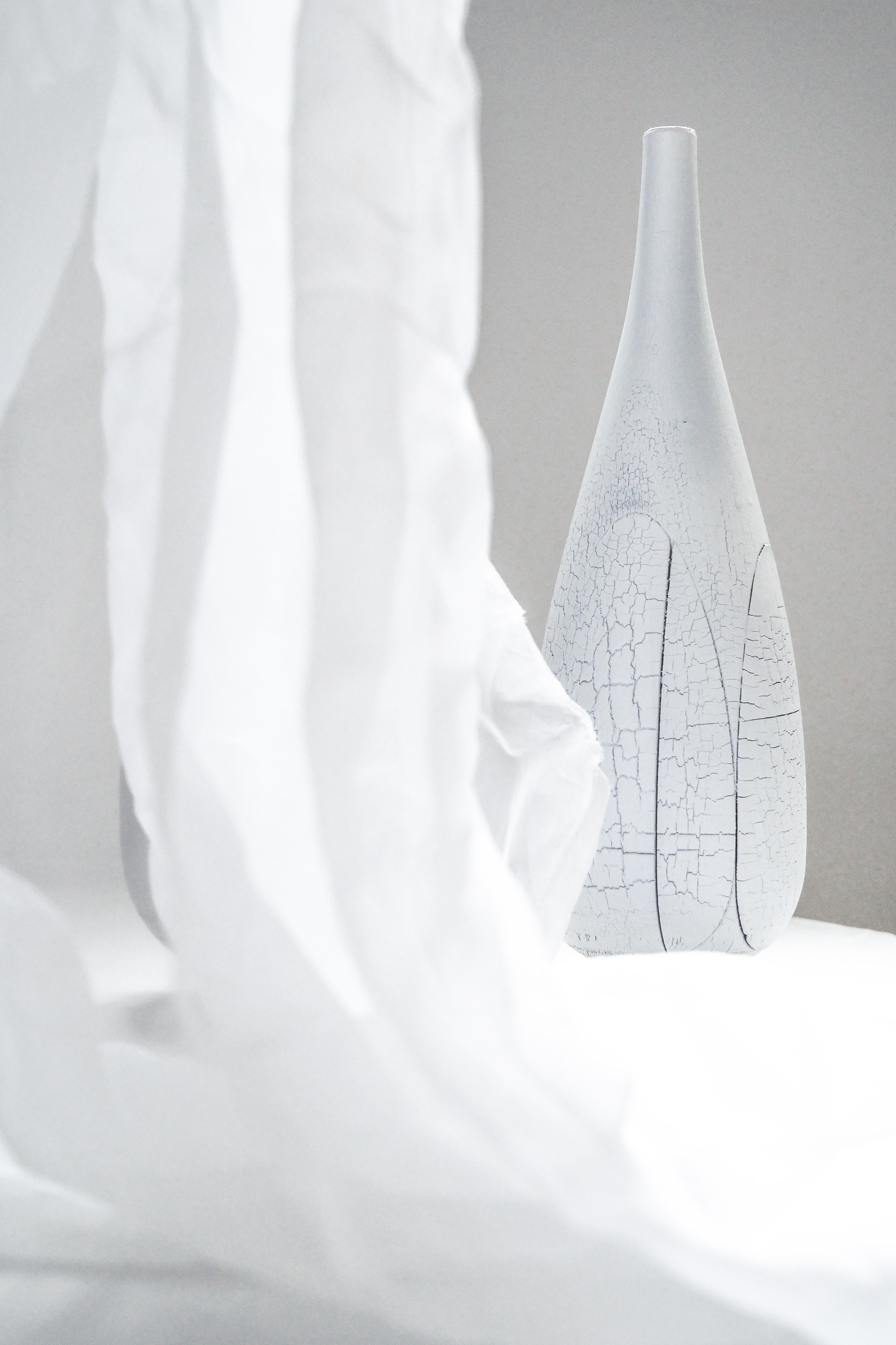 Set of Zebra Burnt Vase, Large White Vase and Small White Vase by Daniel Elkayam For Sale 1