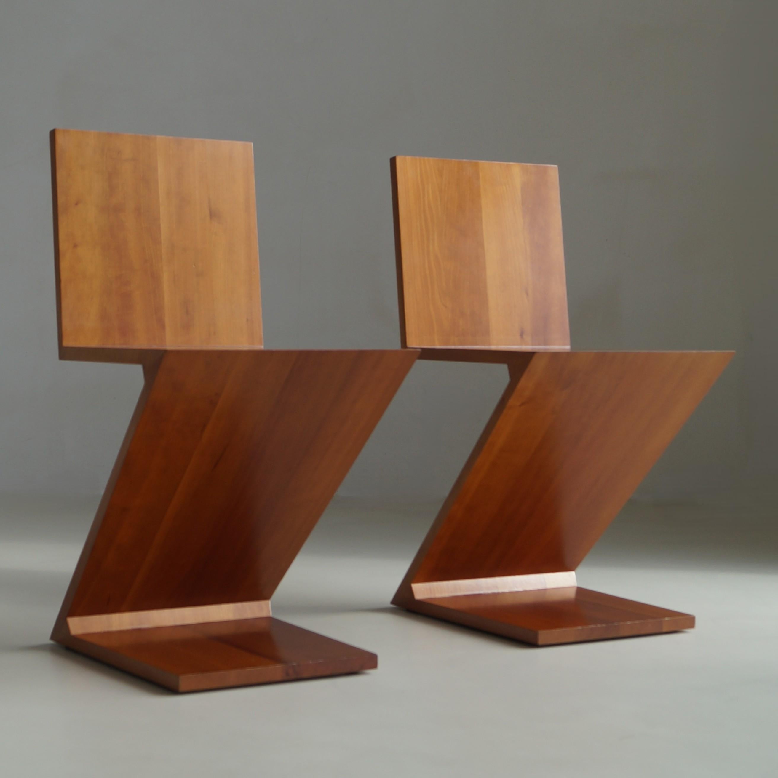 Set of Zig Zag chairs, design by Gerrit Rietveld, manufactured by Cassina, 1980s For Sale 4