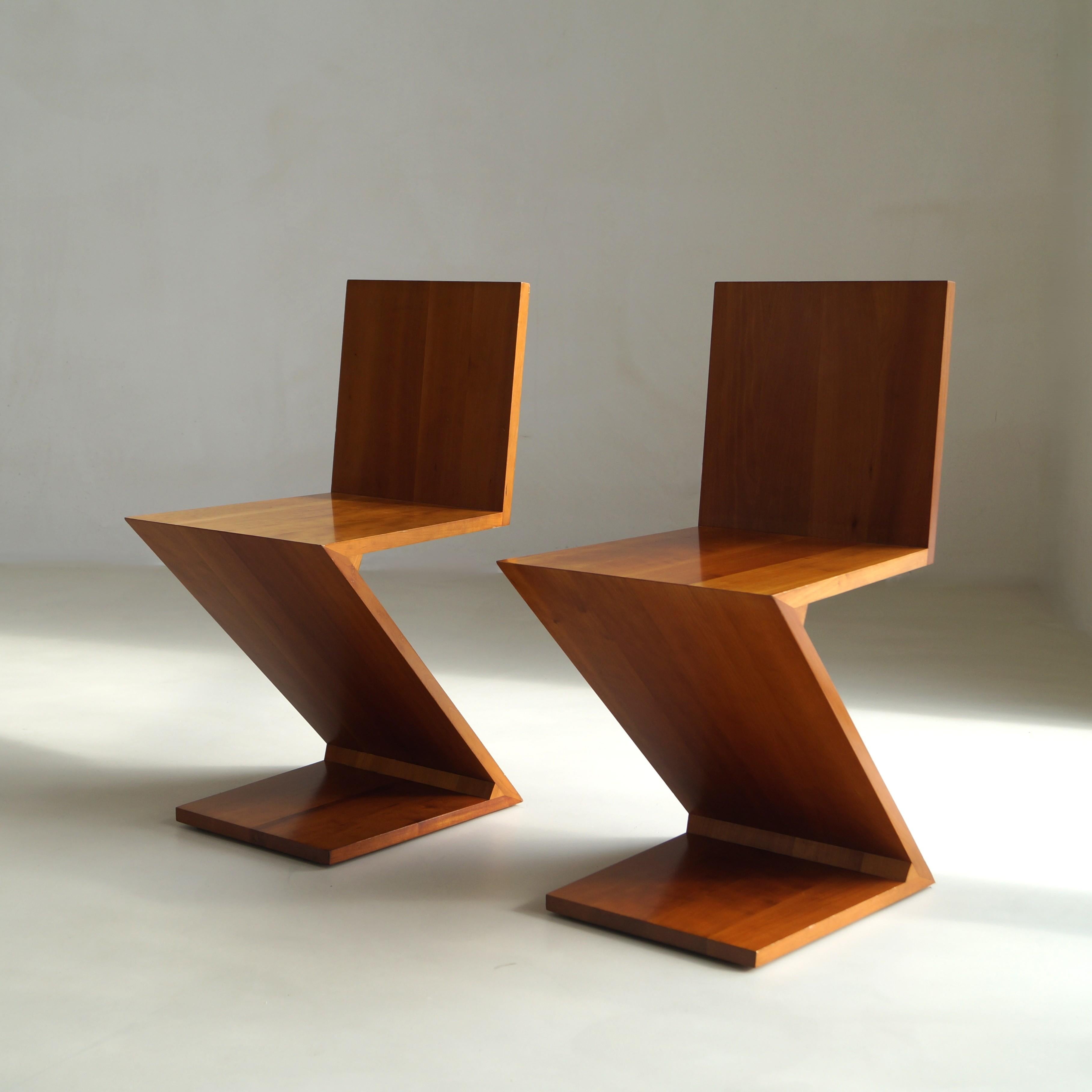 Set of Zig Zag chairs, design by Gerrit Rietveld, manufactured by Cassina, 1980s For Sale 5