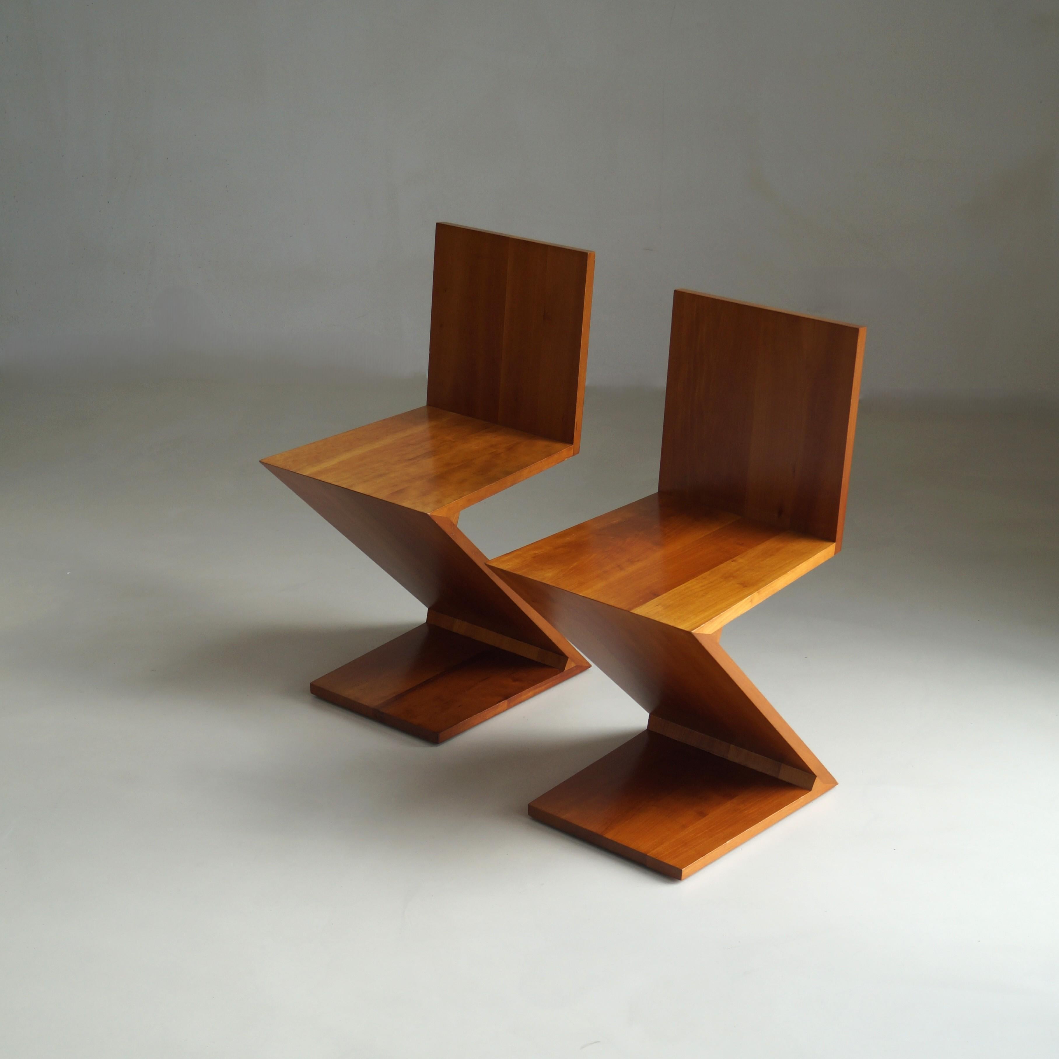 Set of Zig Zag chairs, design by Gerrit Rietveld, manufactured by Cassina, 1980s For Sale 6