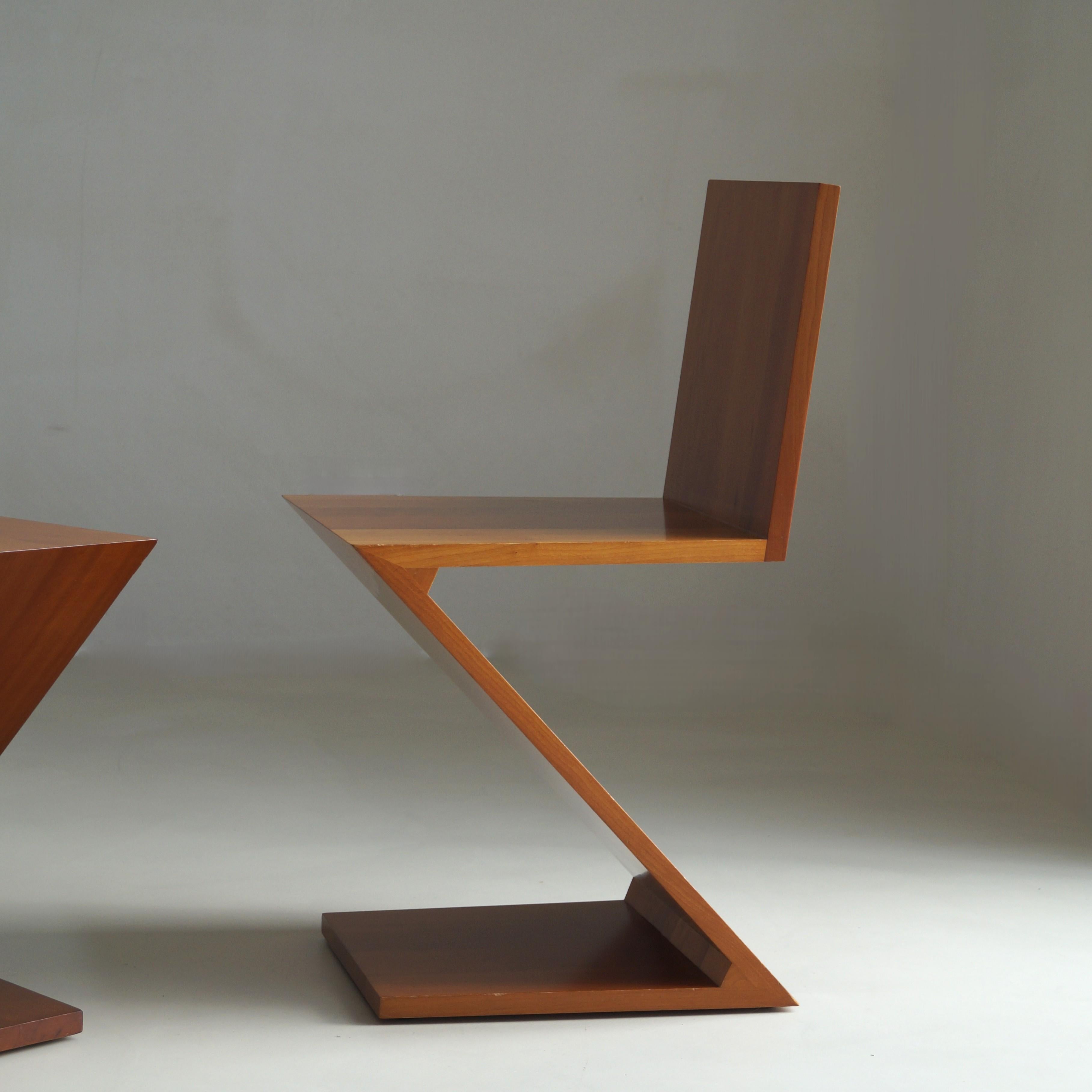 Italian Set of Zig Zag chairs, design by Gerrit Rietveld, manufactured by Cassina, 1980s For Sale