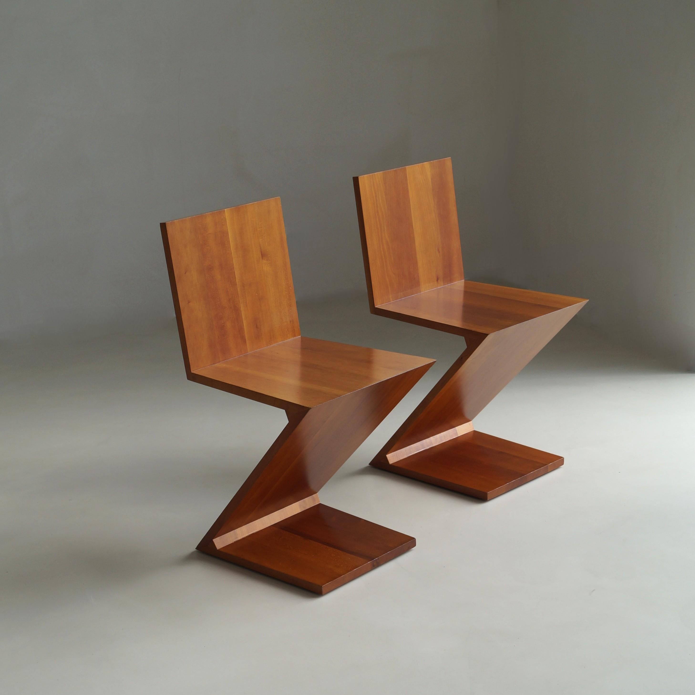 Polished Set of Zig Zag chairs, design by Gerrit Rietveld, manufactured by Cassina, 1980s For Sale
