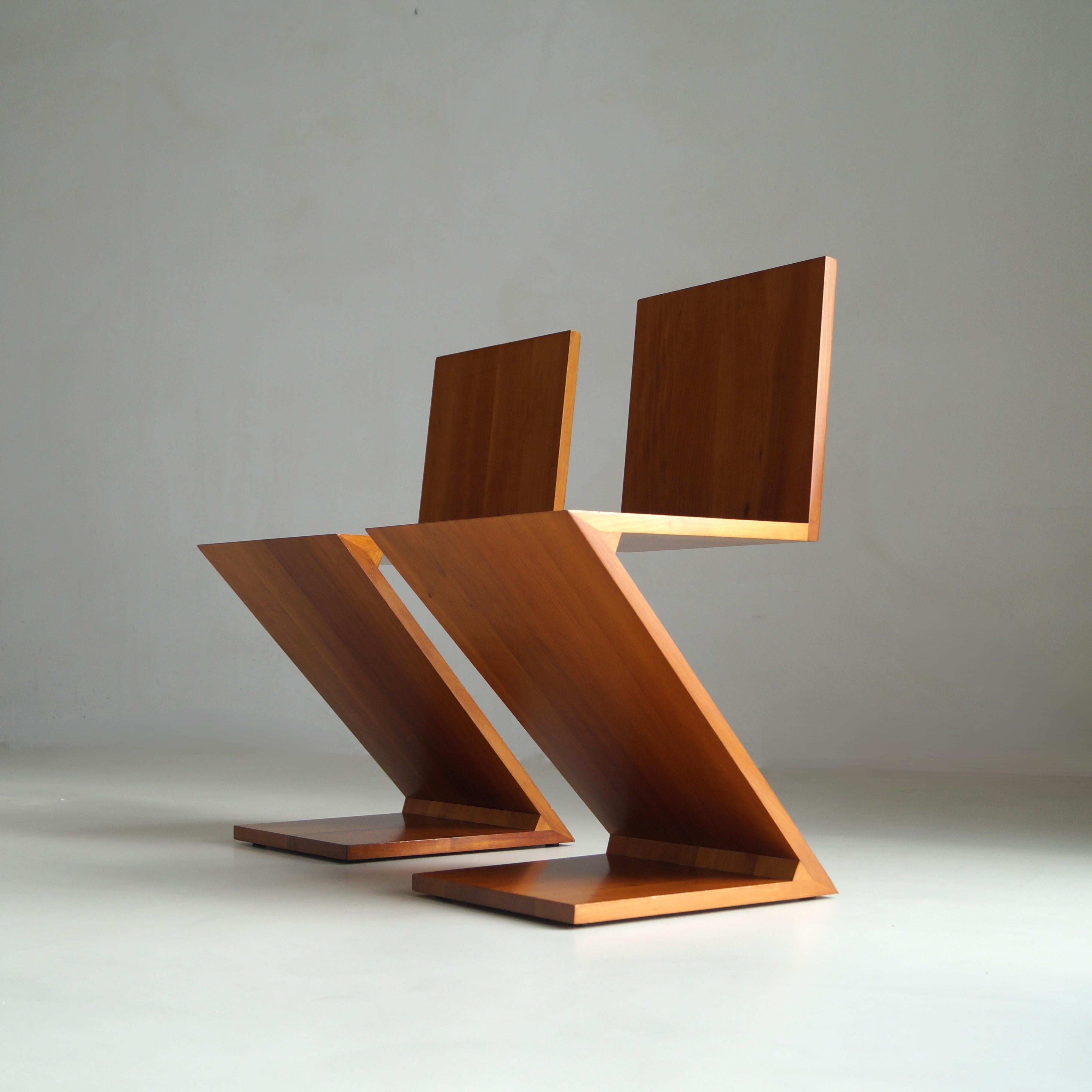 Late 20th Century Set of Zig Zag chairs, design by Gerrit Rietveld, manufactured by Cassina, 1980s For Sale