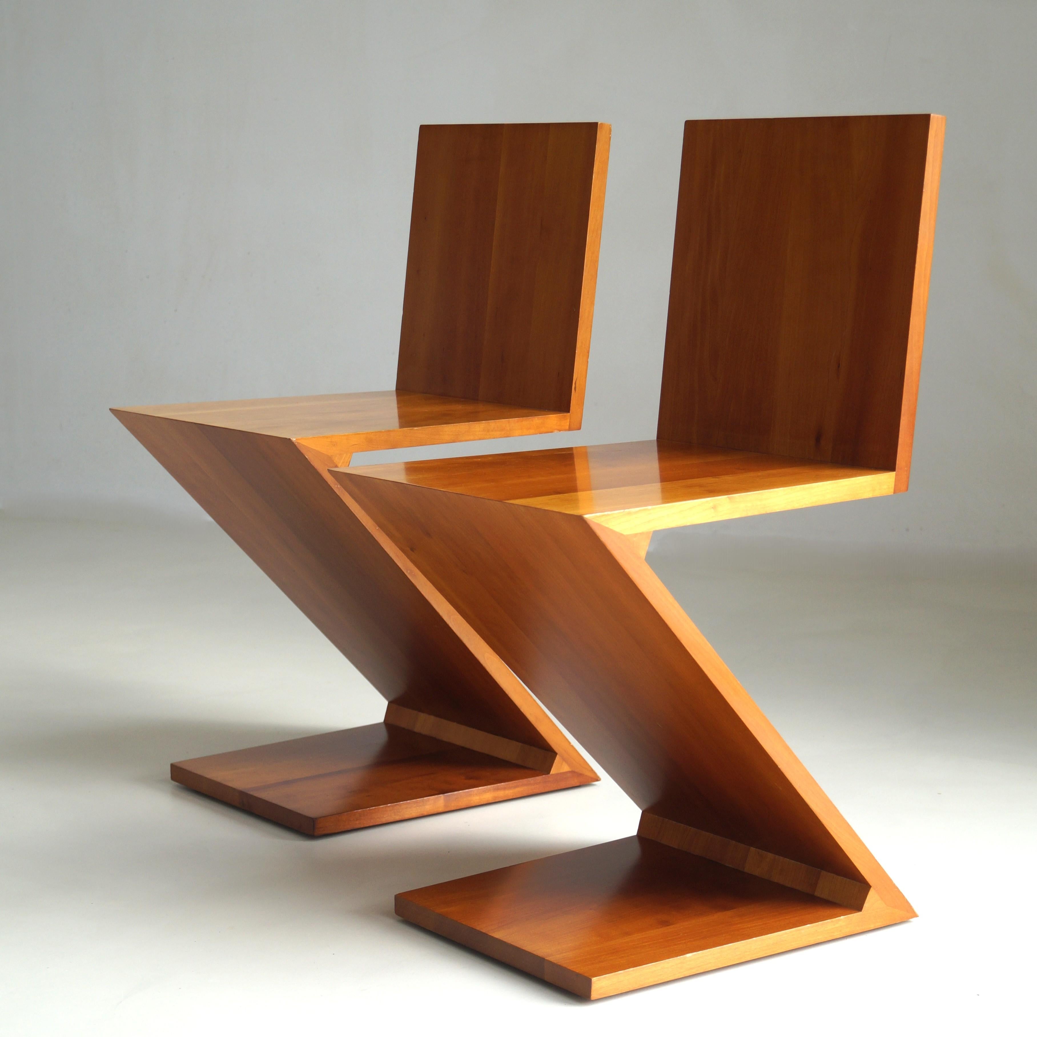 Cherry Set of Zig Zag chairs, design by Gerrit Rietveld, manufactured by Cassina, 1980s For Sale