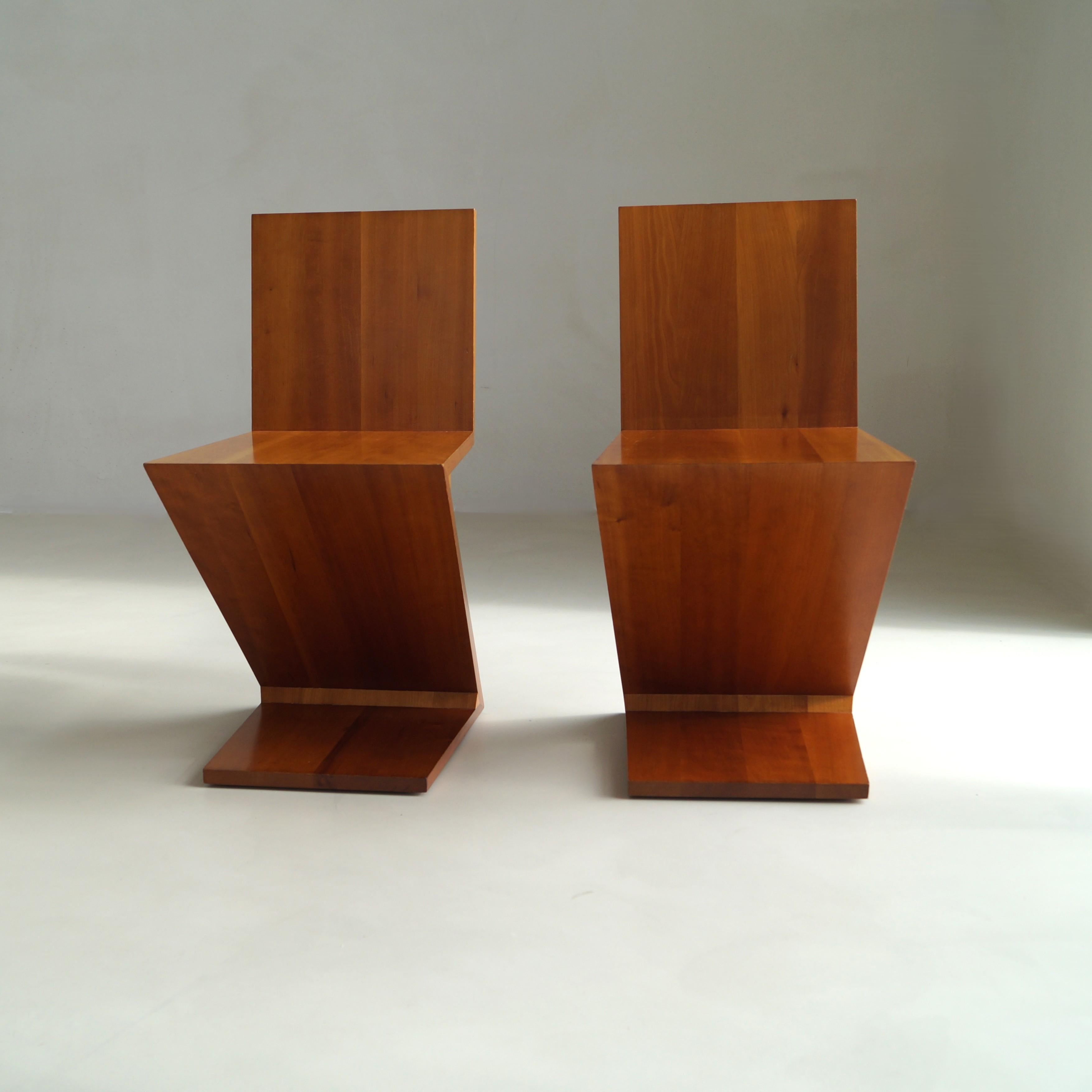 Set of Zig Zag chairs, design by Gerrit Rietveld, manufactured by Cassina, 1980s For Sale 1