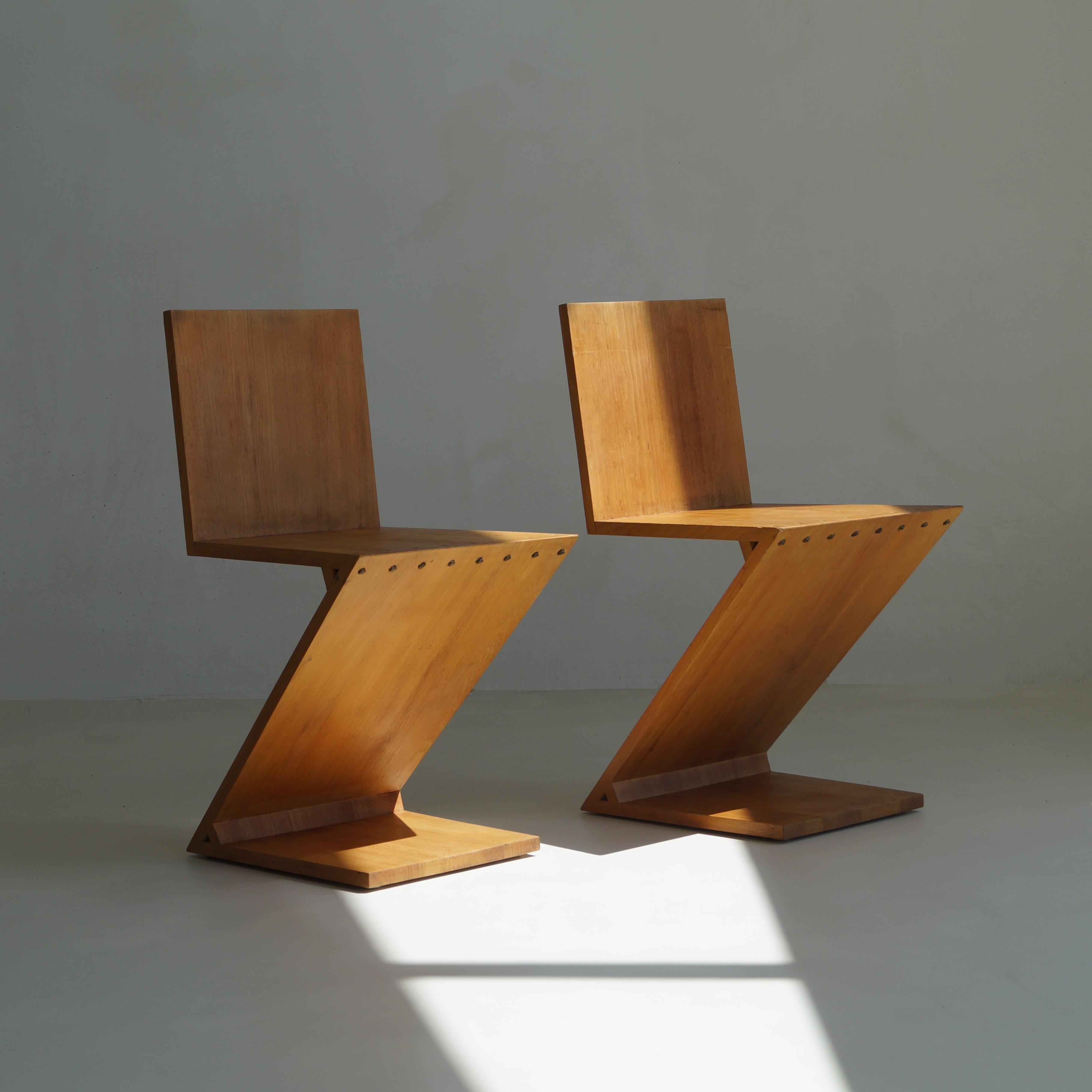 De Stijl Ensemble de chaises Zig Zag de G. Rietveld, fabriquées G.A. van de Groenekan en vente