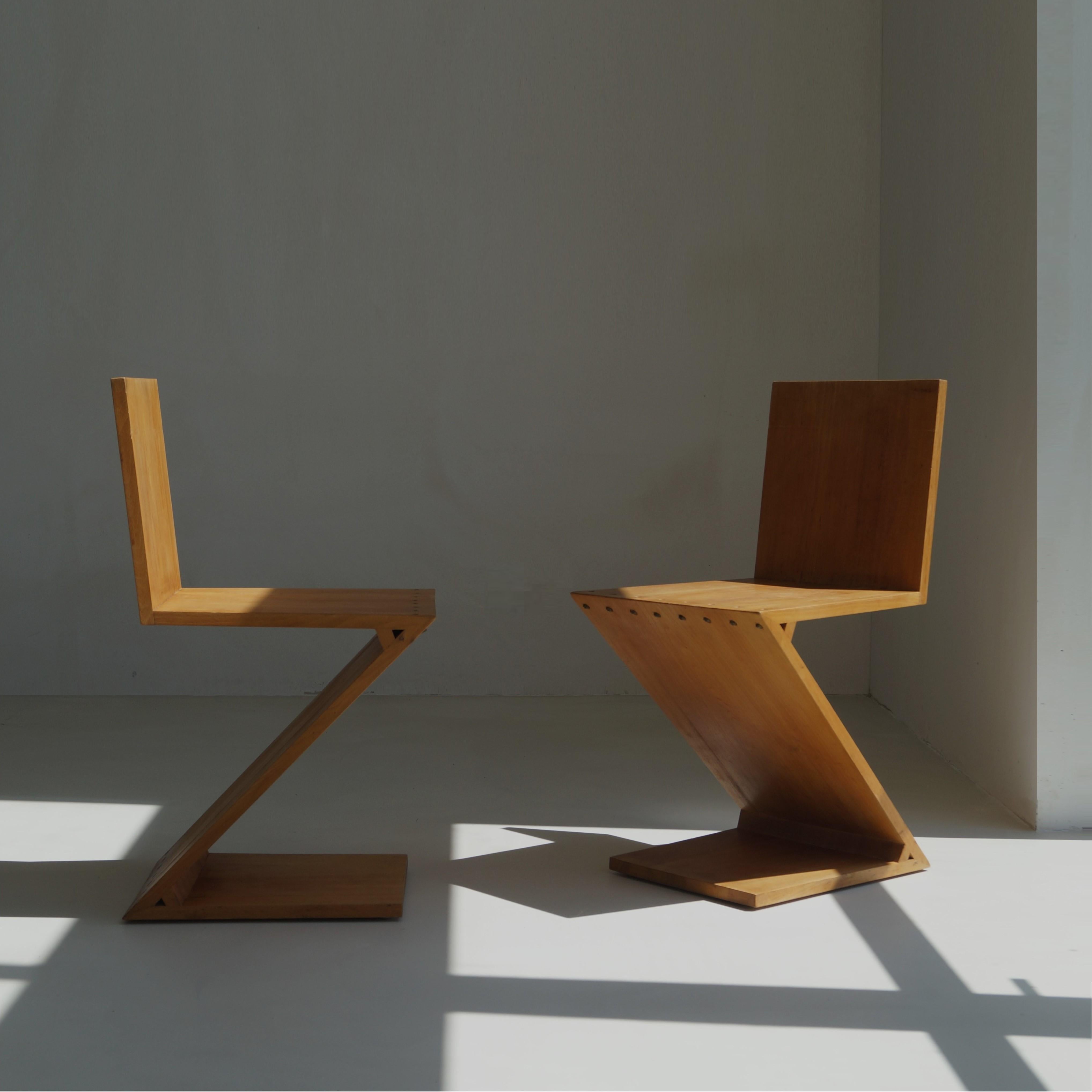Néerlandais Ensemble de chaises Zig Zag de G. Rietveld, fabriquées G.A. van de Groenekan en vente