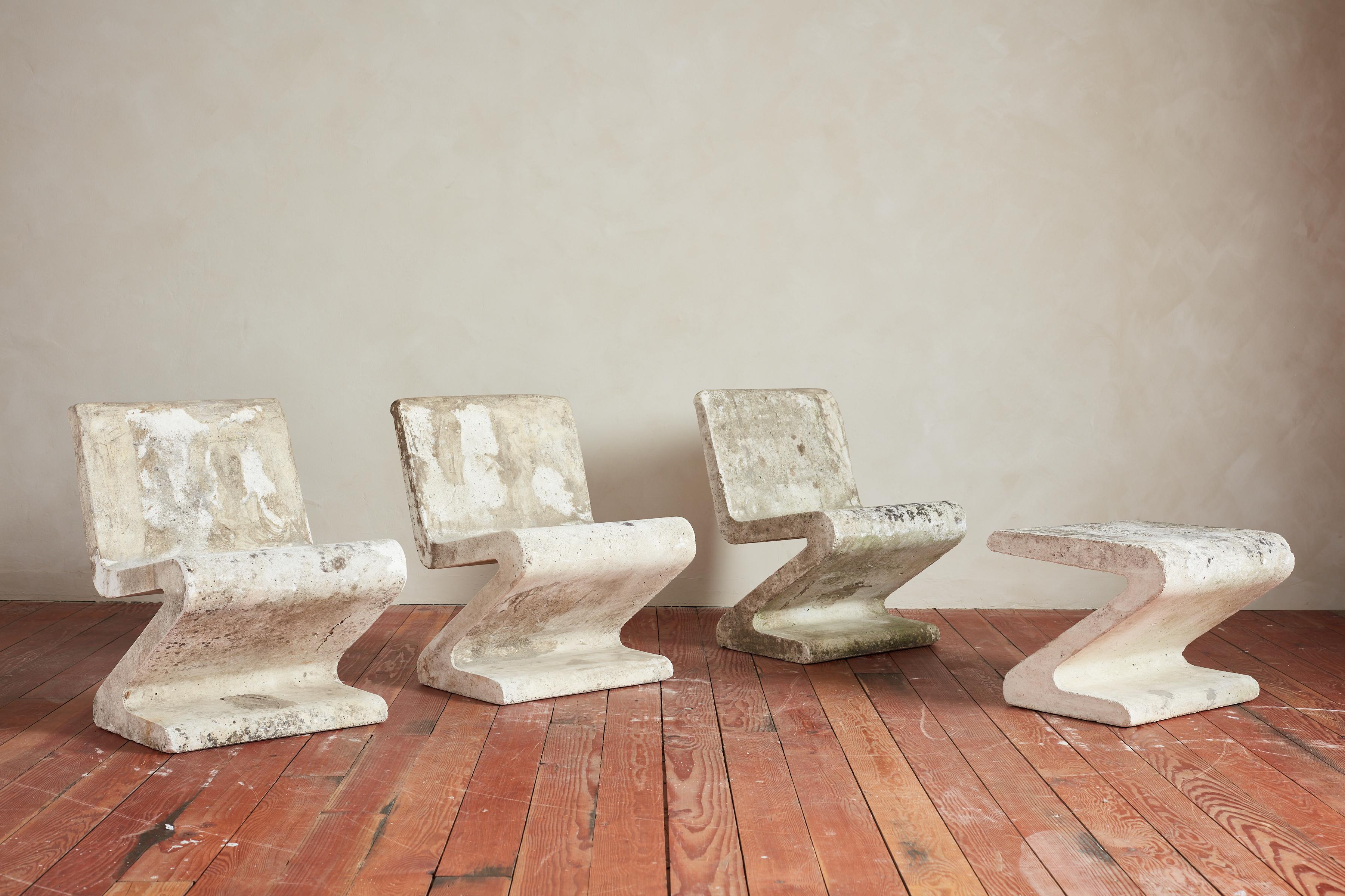 Français Ensemble de chaises et table en béton Zig Zag en vente
