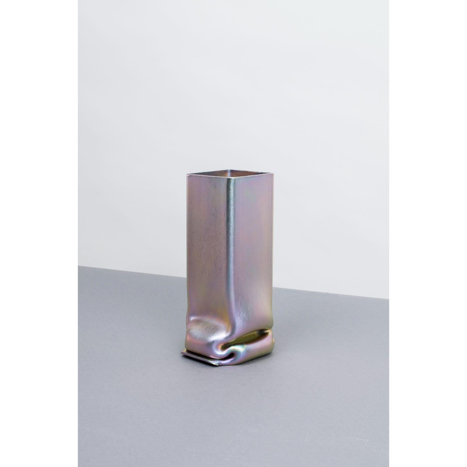 Un ensemble de vases à pression plaqués zinc et chrome / acier inoxydable XL par Tim Teven
Série pression (2018 - en cours)
Dimensions : 20 x 10 x 48 cm
Matériaux : Zinc et chrome/acier inoxydable.

Également disponible : Différentes tailles,