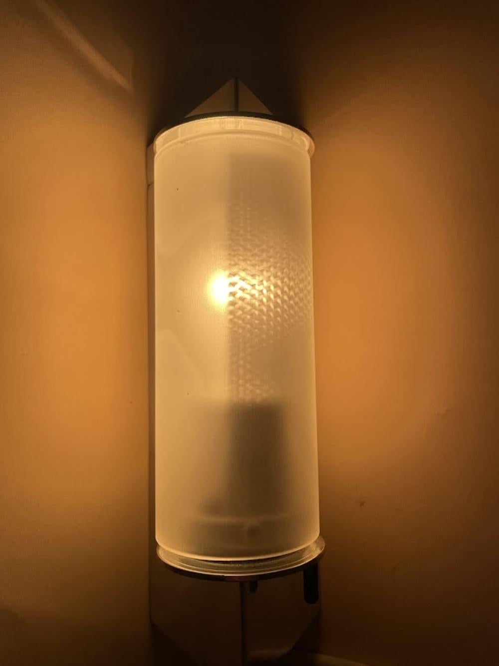Fin du 20e siècle Ensemble de 2 lampes murales Stilio par Segno Milano, Italie, années 1990 en vente