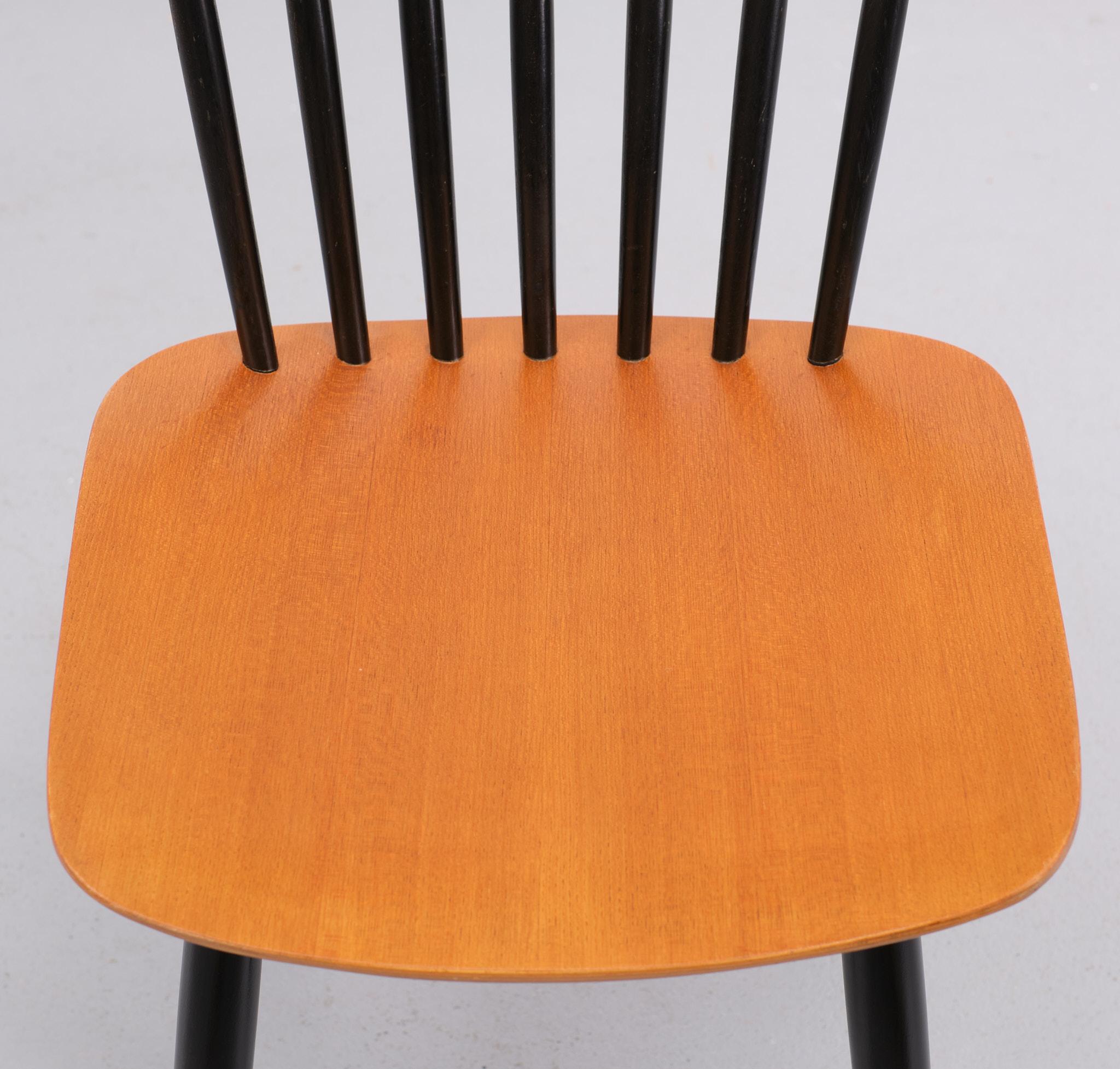 Set off 7 Spindle Back Dining Chairs, 1960s 1