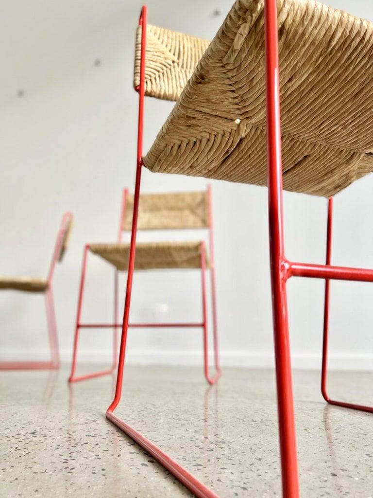 Ensemble de quatre chaises de salle à manger françaises par Pirelli Atelier  en vente 4