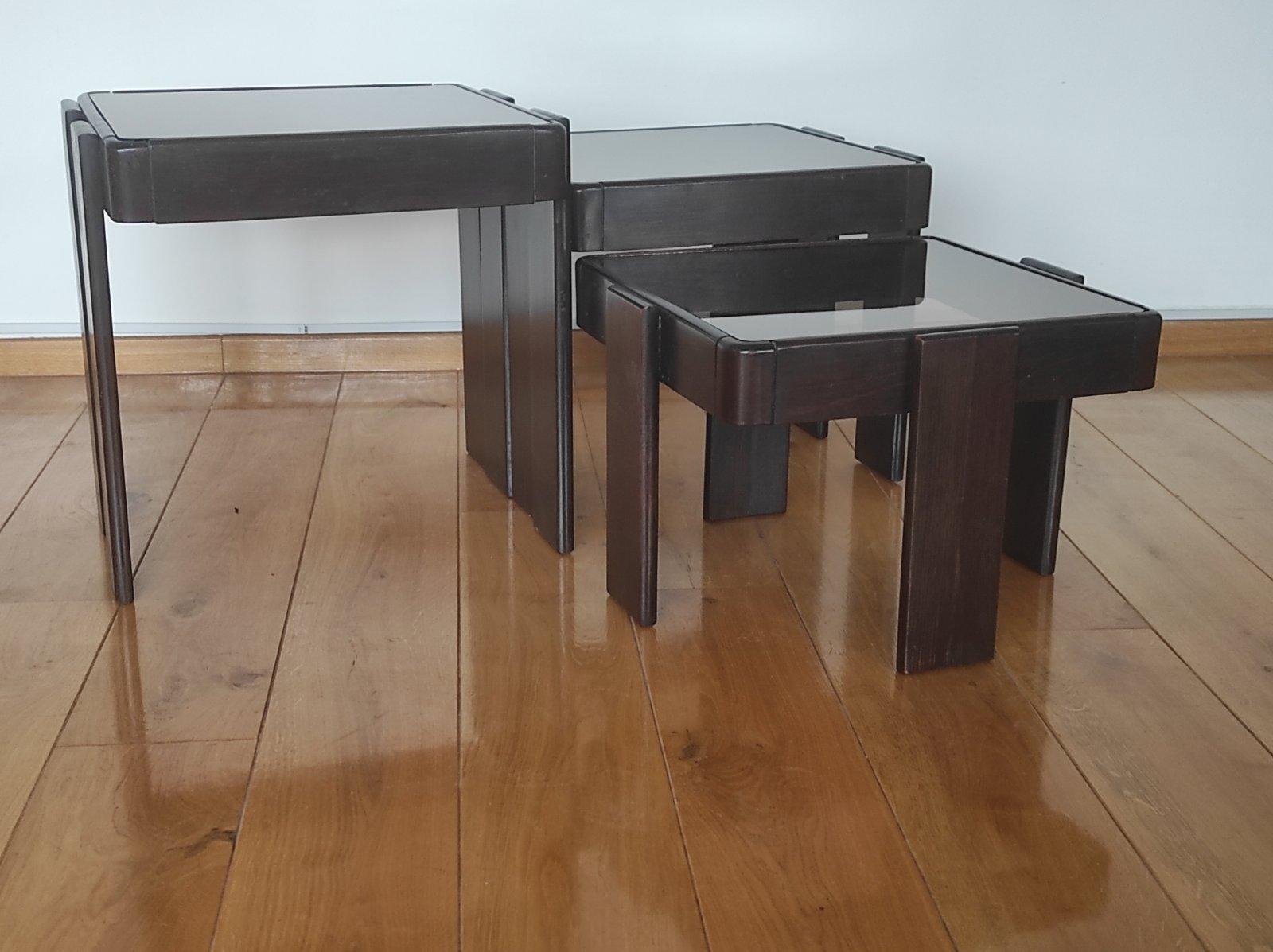 Mid-Century moderno Set di tre tavolini da salotto Gianfranco Frattini anni '70 in vendita
