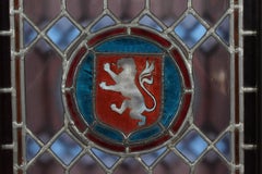 Set di vecchie finestre a piombo con vetri colorati in un telaio di legno scuro, Wood Wood 1940