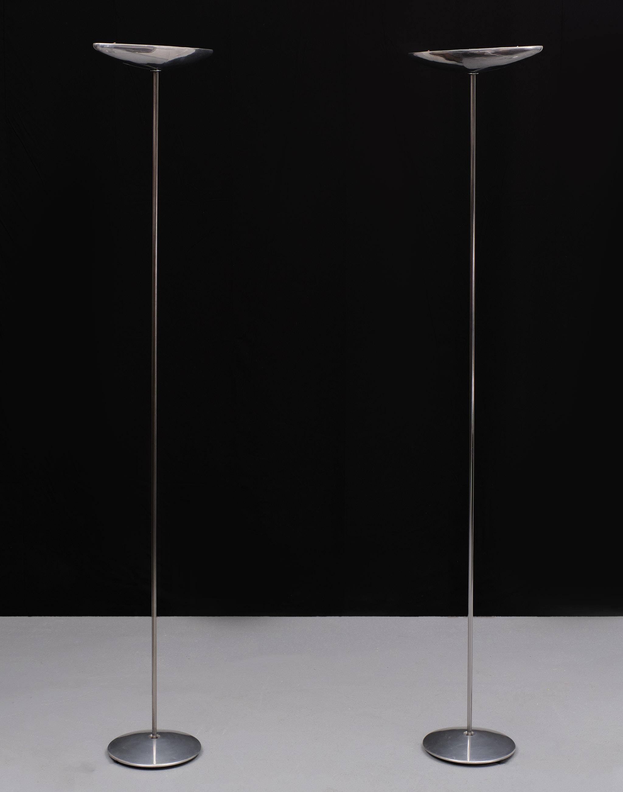 Ensemble de lampadaires Olympia Pie par Jorge Pensi pour B Lux, années 1980 .Espagne  Aluminium moulé.
Halogène .Nouveaux gradateurs . Magnifique Design/One Modern . 