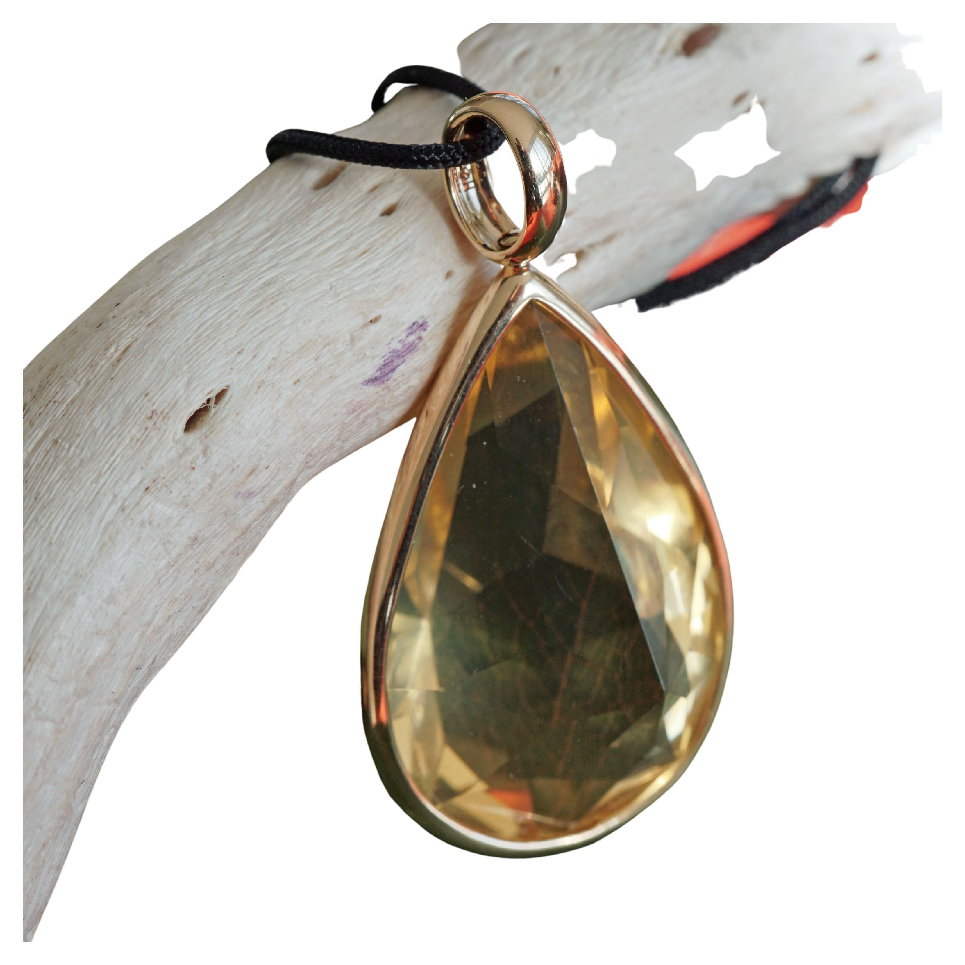 a cool pendant, two high-quality real citrines in a double-sided setting, lemon yellow, made of 750 rose gold, total 32 ct, dimensions of the pendant approx. 40 x 18 x 25 mm, without chain, New production, large rotating oval eyelet, ideal for