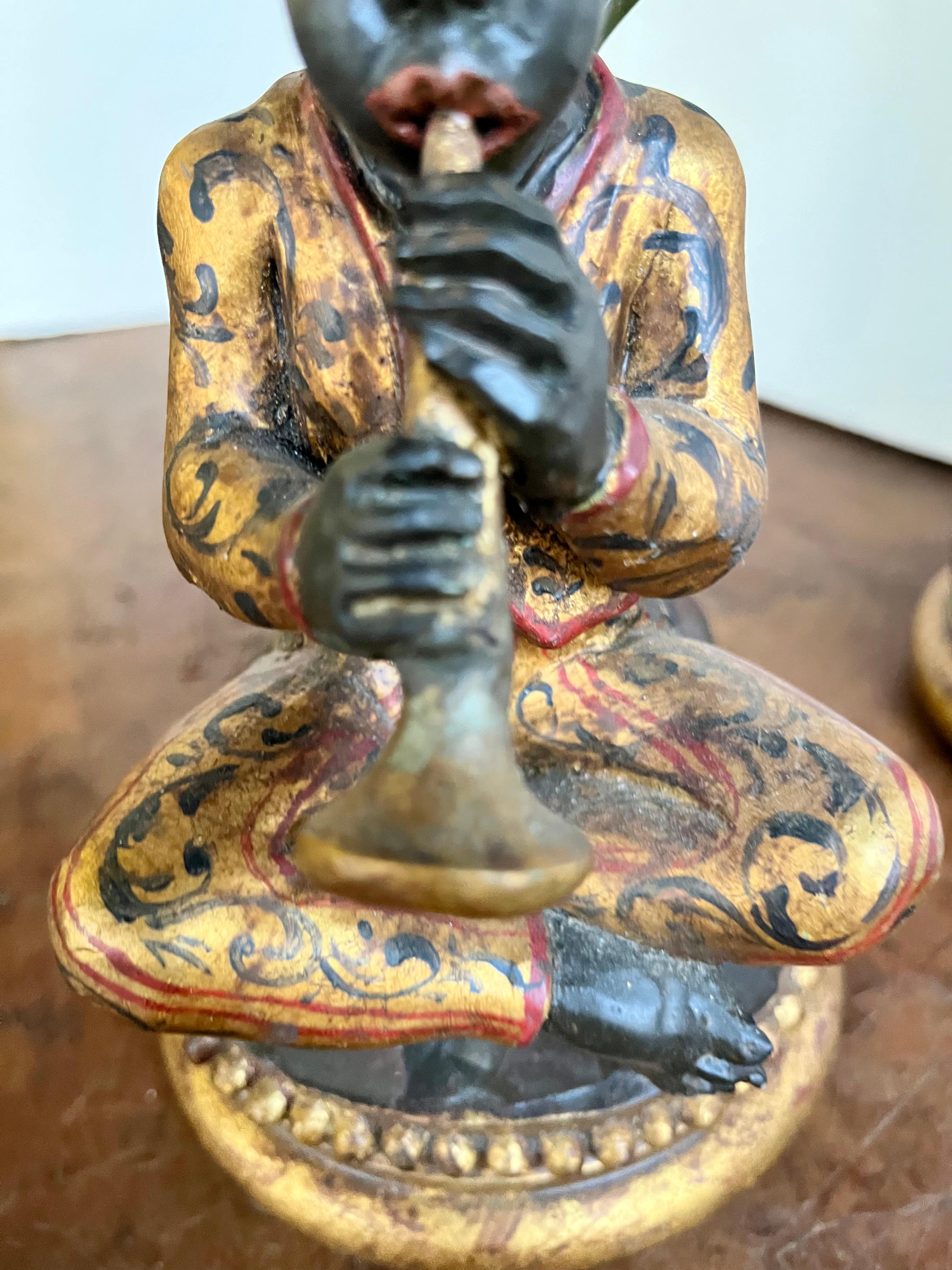 Italiano Set di sculture a forma di palma con figure di suonatori di tromba in vendita