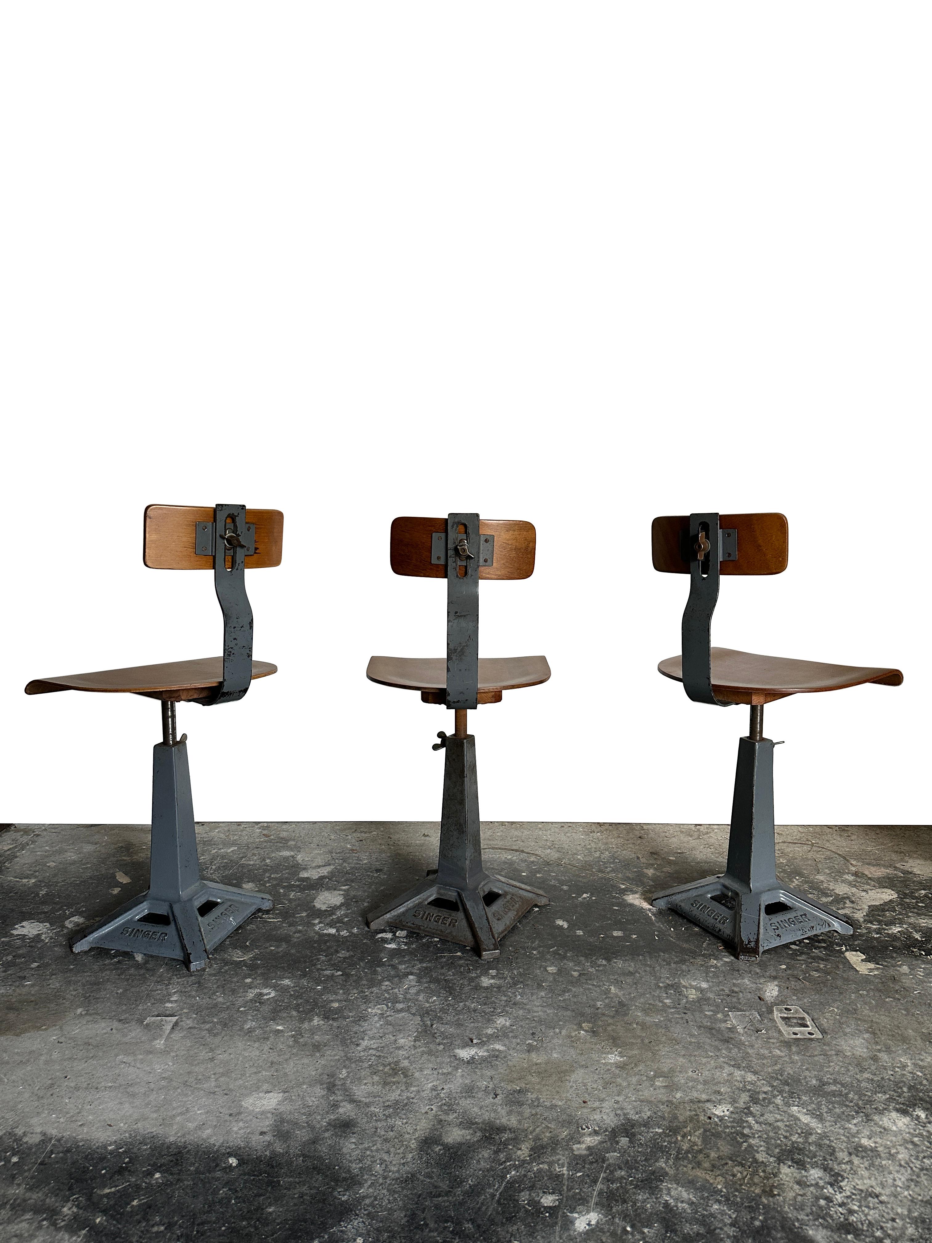 Set Original Vintage Industrial Factory Machinist Singer Sewing Chairs Stool In Good Condition For Sale In Sale, GB