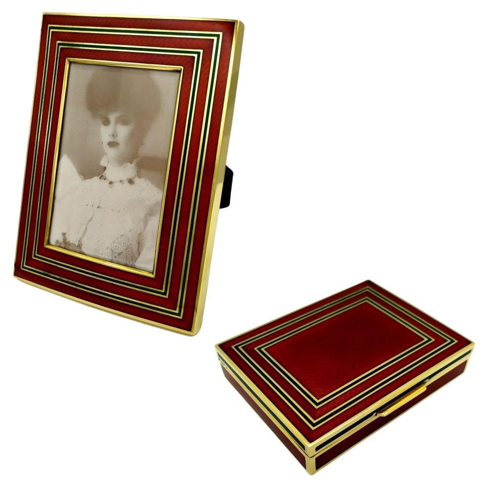 Rectangular Photo Frame in Gold-Plated 925/1000 Silver: Imagine a frame that frames your most precious memories with elegance and modernity. This frame is made of gold-plated 925/1000 silver, and its stripes are the real strong point. These stripes