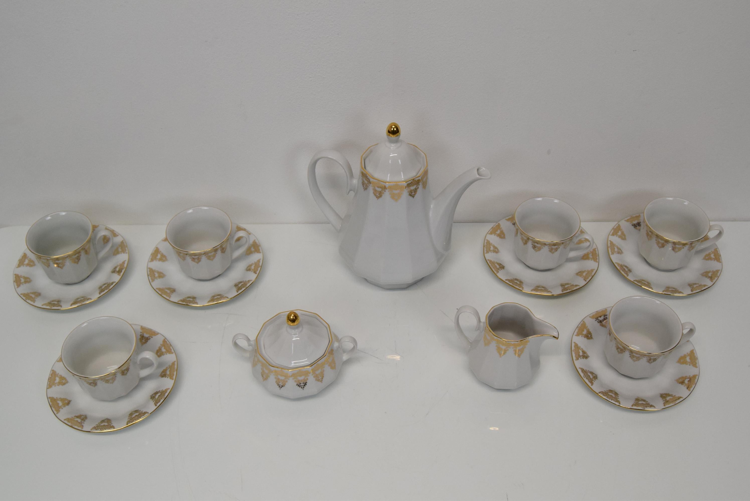 
Made in Czechoslovakia
Made of porcelain
Kettle 23x14x22cm
Kettle on milk 9x11x5cm
Plate 15x2cm
Cup 7x10x8cm
Sugar bowl 10 14 8cm
Good original condition
Set of nine items.