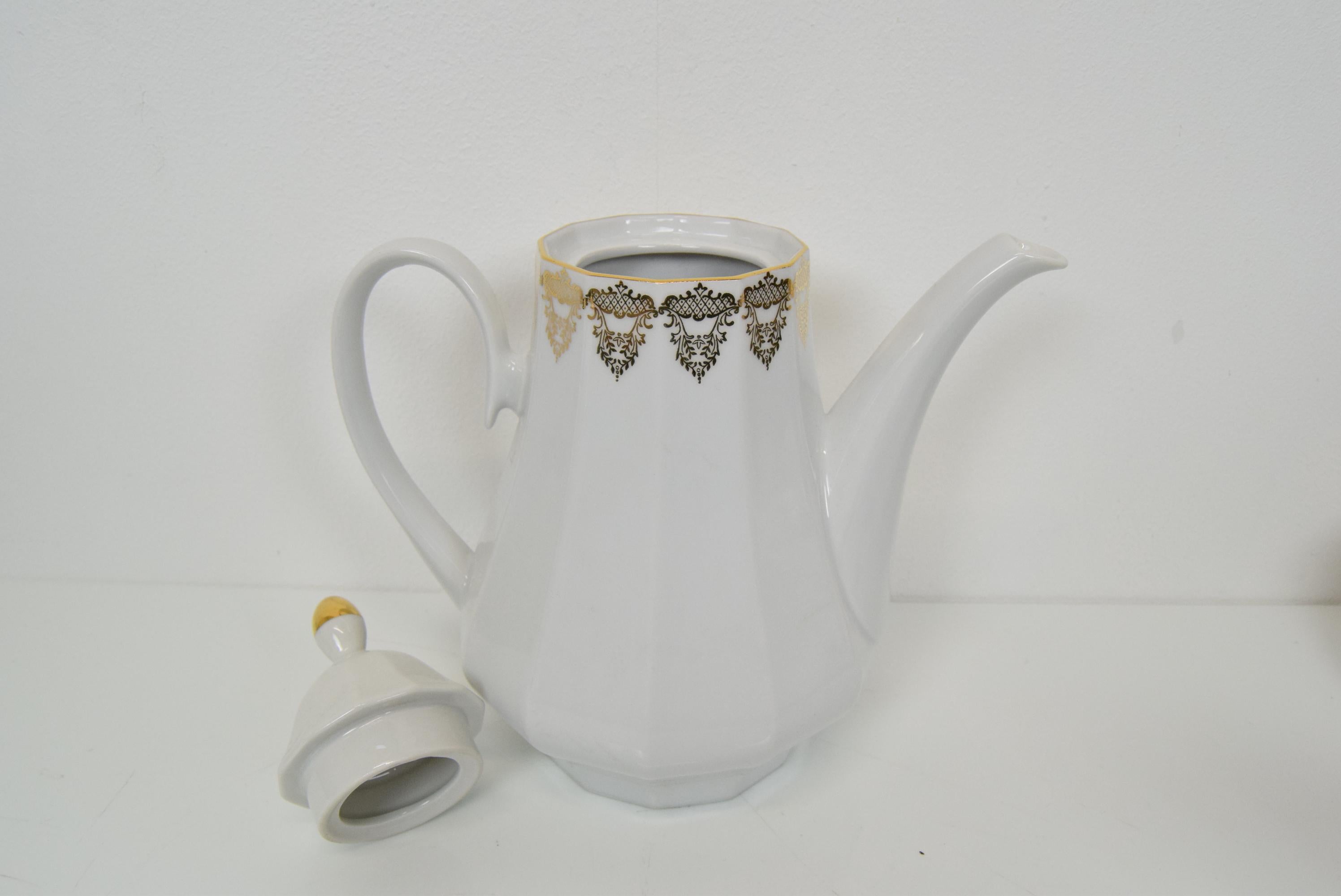Milieu du XXe siècle Ensemble de porcelaine pour le thé ou le café, porcelaine de Carlsbad de la société Epiag D.F en vente