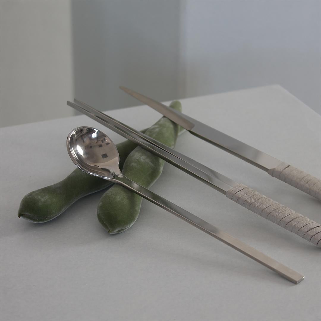 Contemporary design cutlery set  For Sale 3