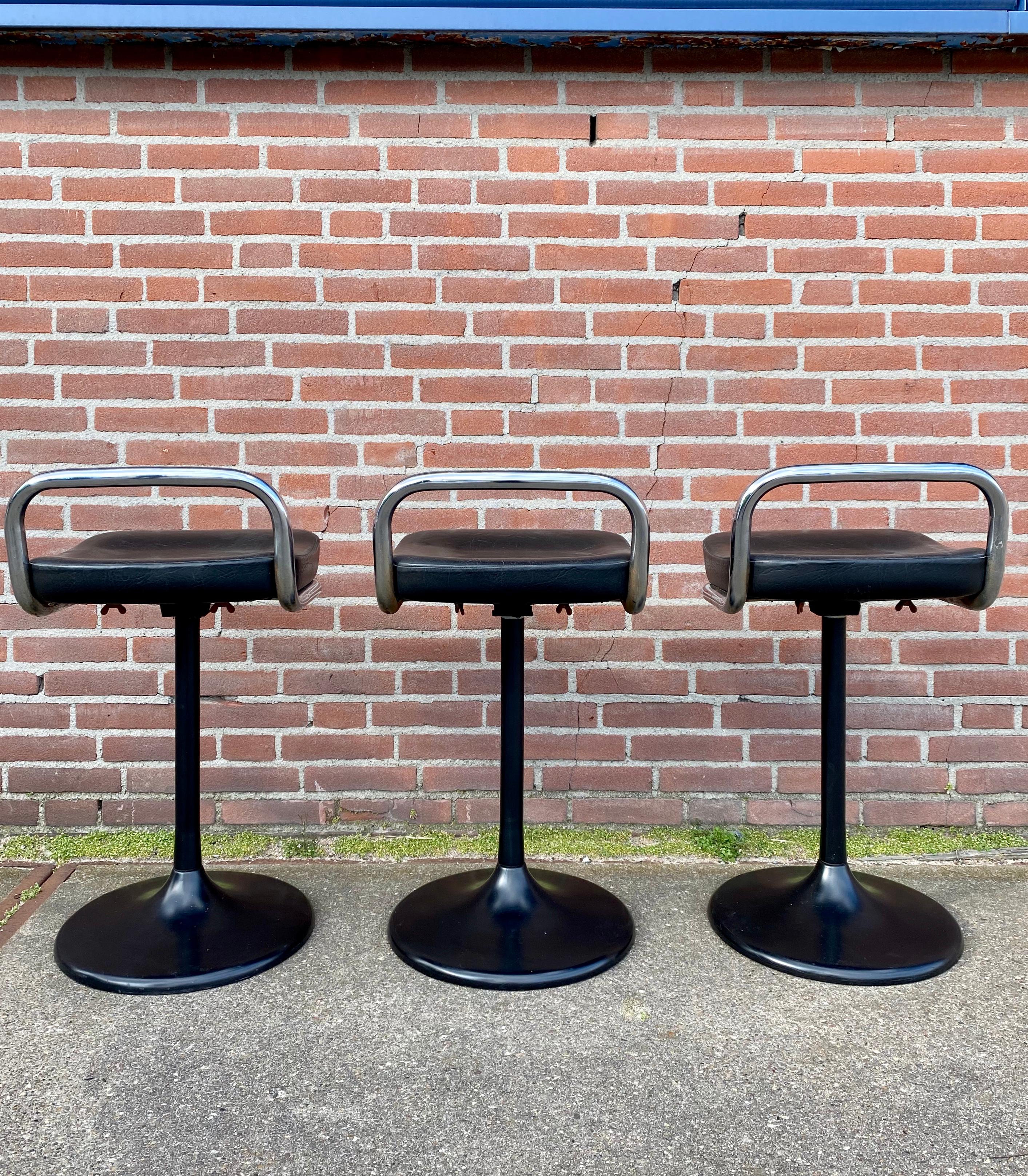 Ensemble de chaises pivotantes postmodernes:: tabourets de bar par Lush:: 1970 Bon état à Schagen, NL