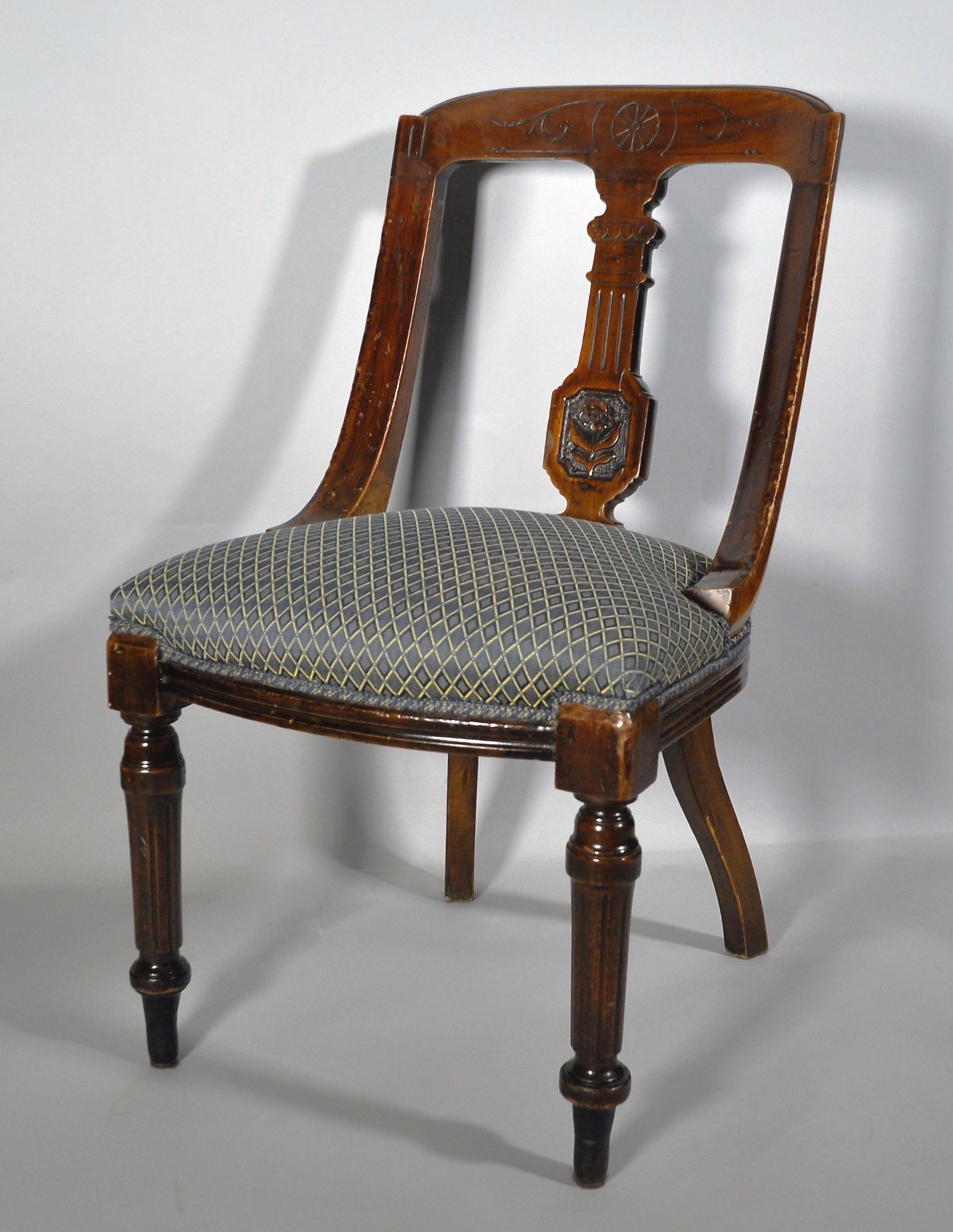 English Ensemble de quatre chaises gondoles en acajou anglais 19e siècle style George IV en vente