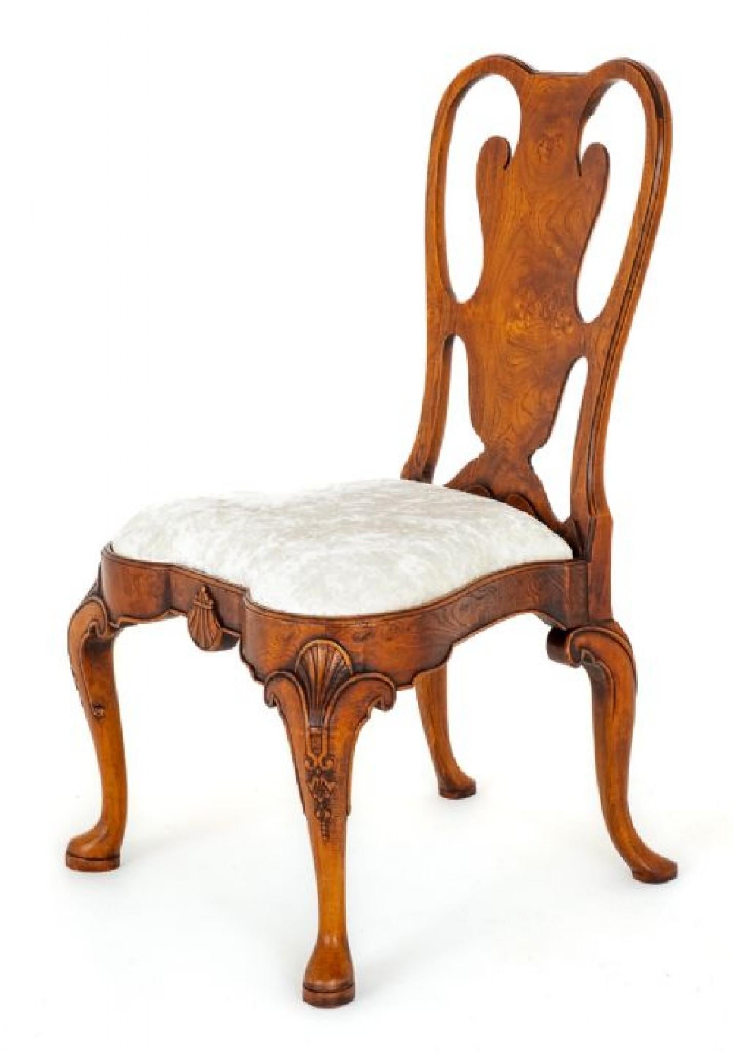 Set Queen Anne Dining Chairs Walnut Furniture In Good Condition For Sale In Potters Bar, GB
