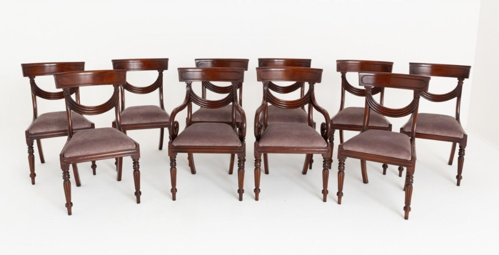 Set di 10 (8 + 2) sedie da pranzo Regency Revival in mogano.
Il classico look Regency con schienale a festoni di queste sedie
Queste sedie si ergono su gambe anteriori tornite e scanalate e su gambe posteriori a sciabola.
Circa 1920
Lo schienale
