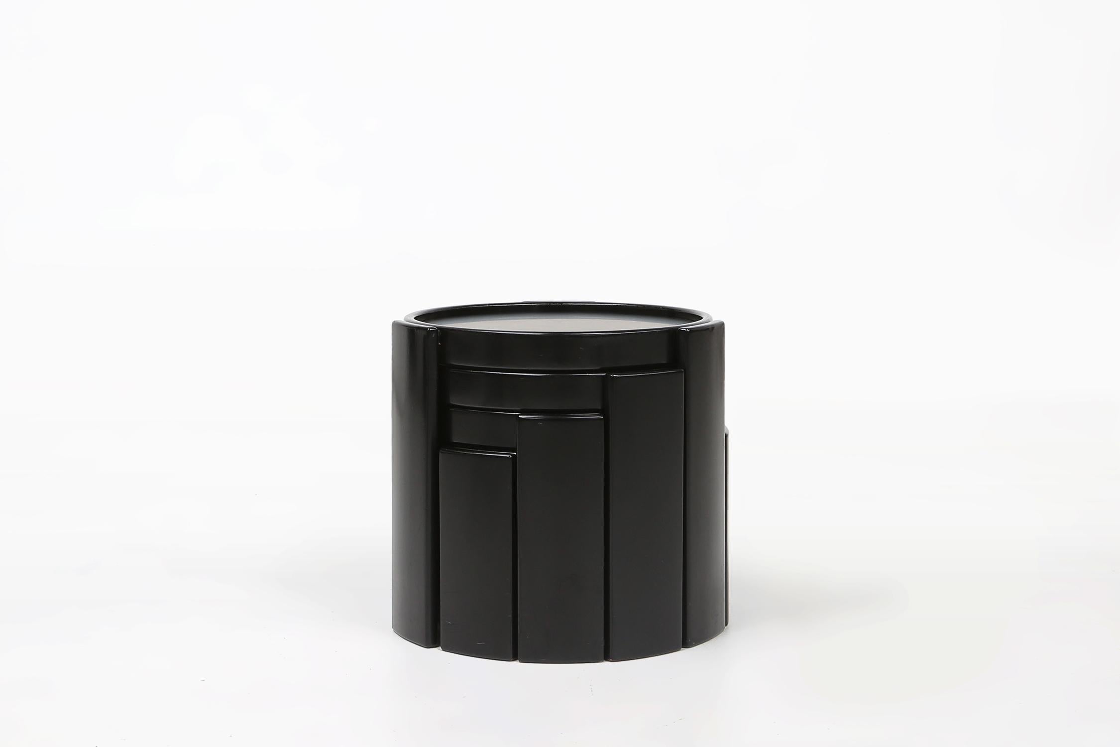 Mid-Century Modern Set reversible nesting tables by Gianfranco Frattini for Cassina, Italy ca. 1960 For Sale