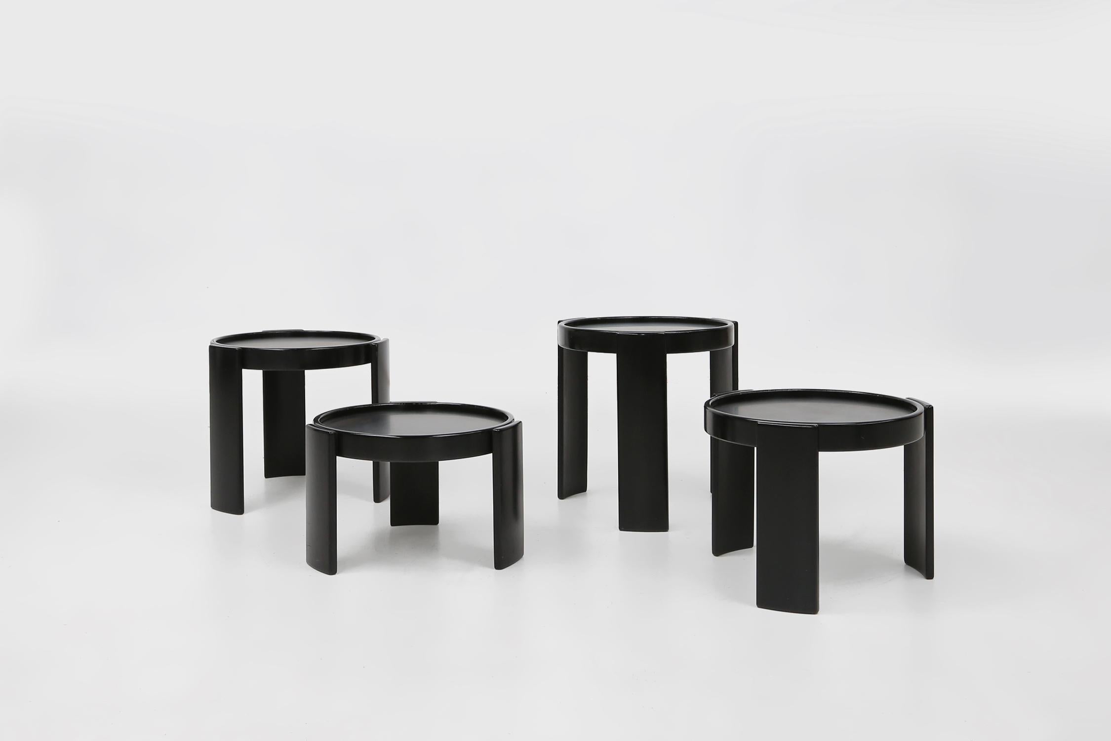 Italian Set reversible nesting tables by Gianfranco Frattini for Cassina, Italy ca. 1960 For Sale